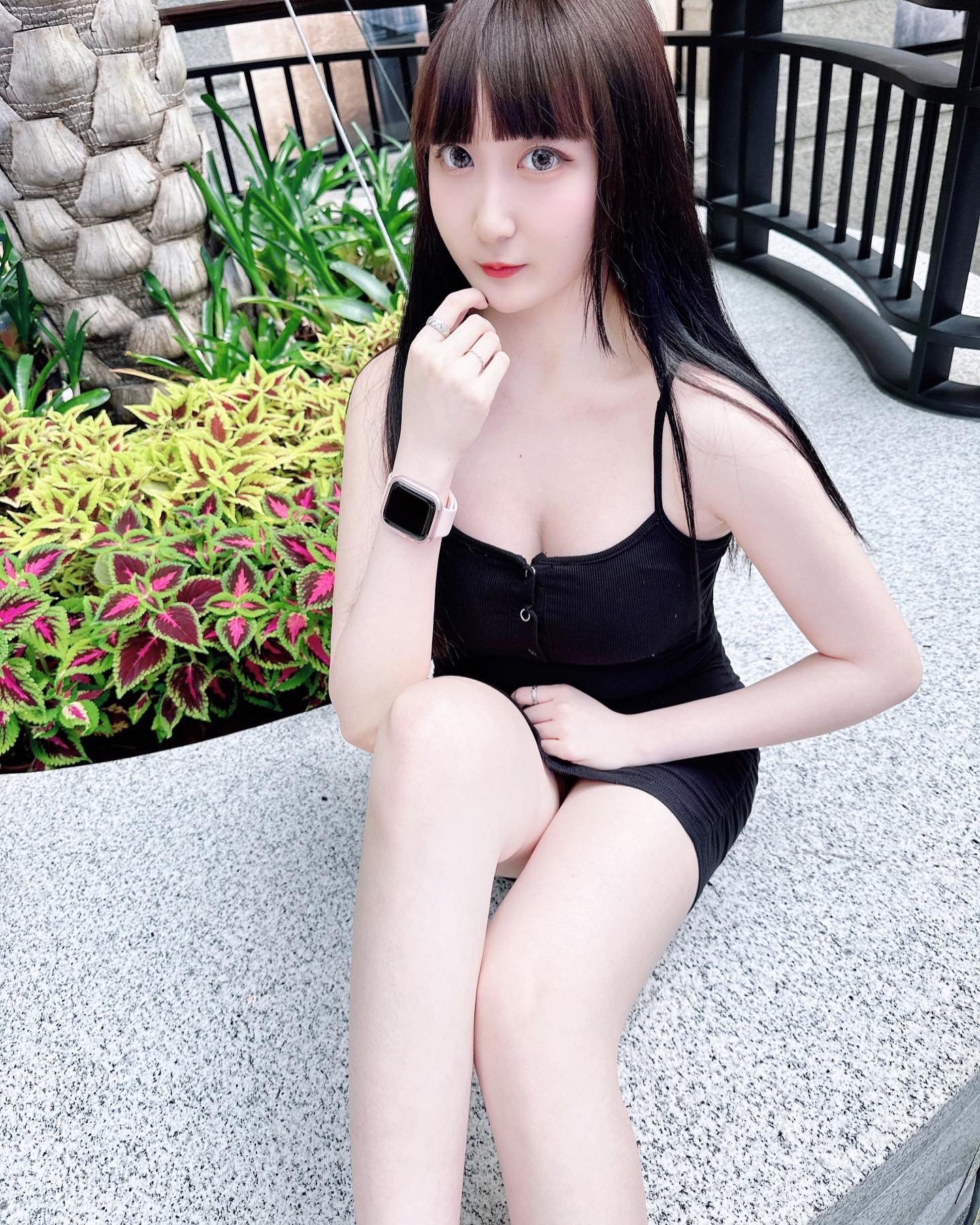 「淮淮 」白嫩雪乳搭配優質長腿.....性感迷人-第1章-图片1