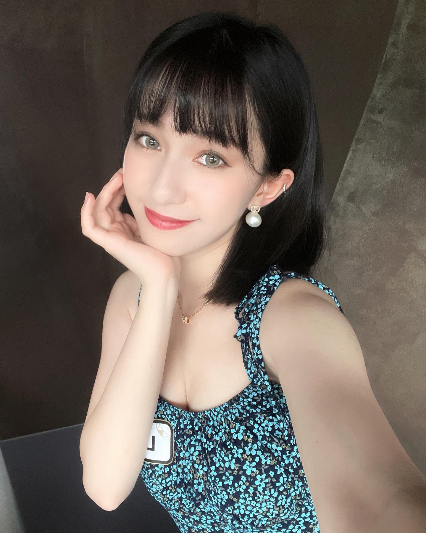 火辣正妹「盧蓁 Lucy」深溝蹦出！白皙奶量好犯規-第1章-图片10