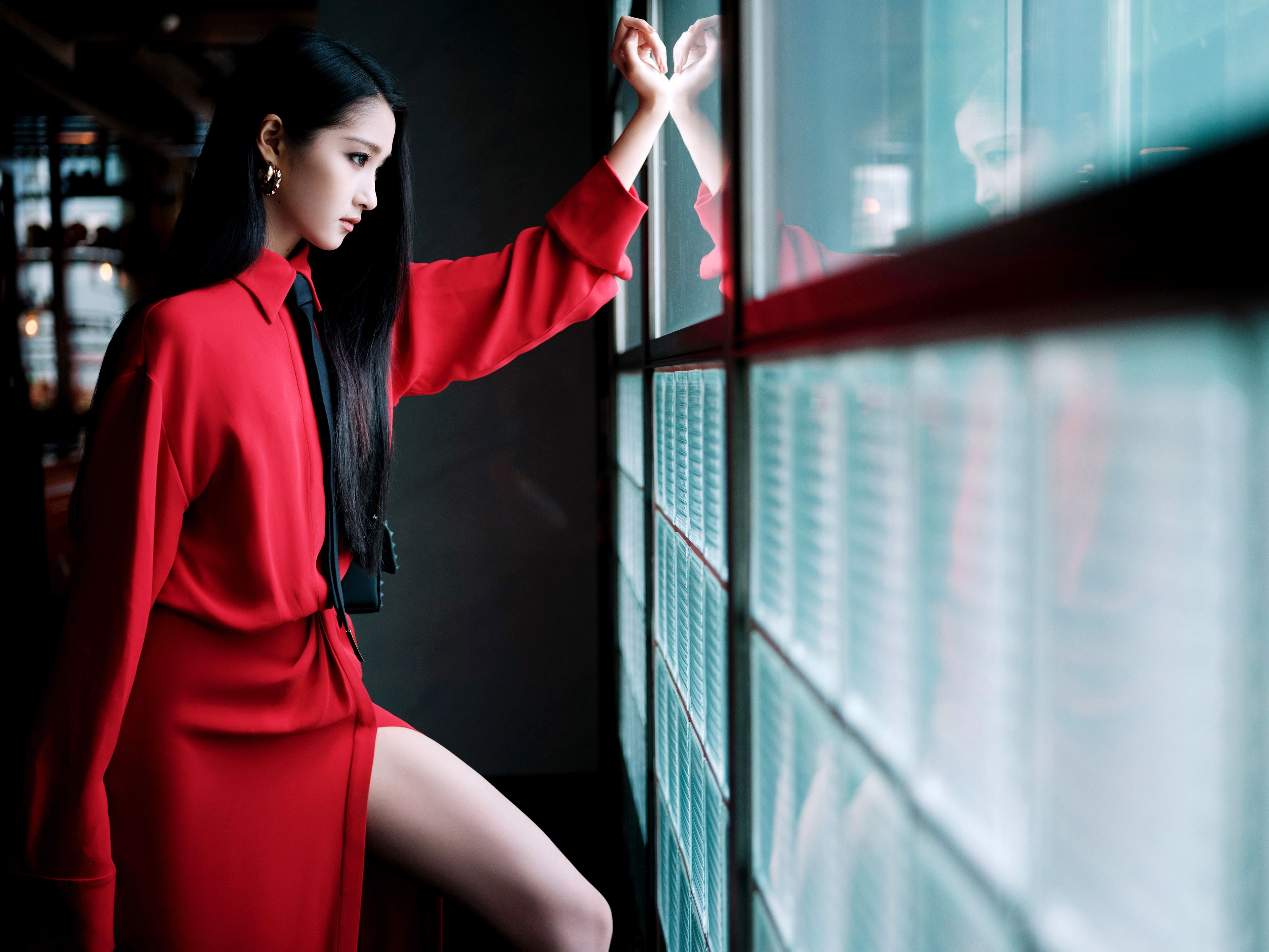 高衩紅裙黑領帶—關曉彤[高清套圖]-第1章-图片3