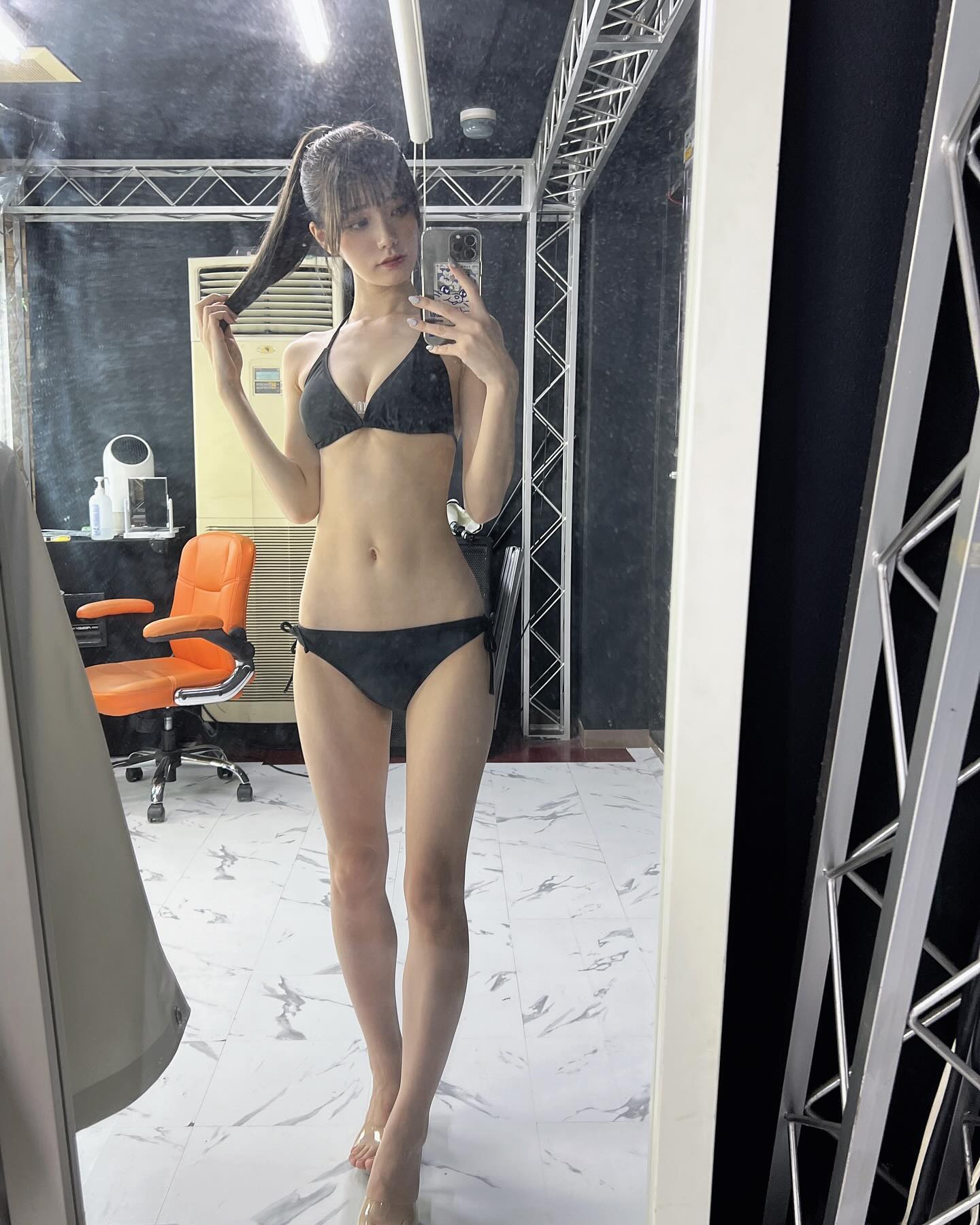 D槽女神比基尼炸出UU「上下全失守」害羞不敢看自己的謎片-第1章-图片8