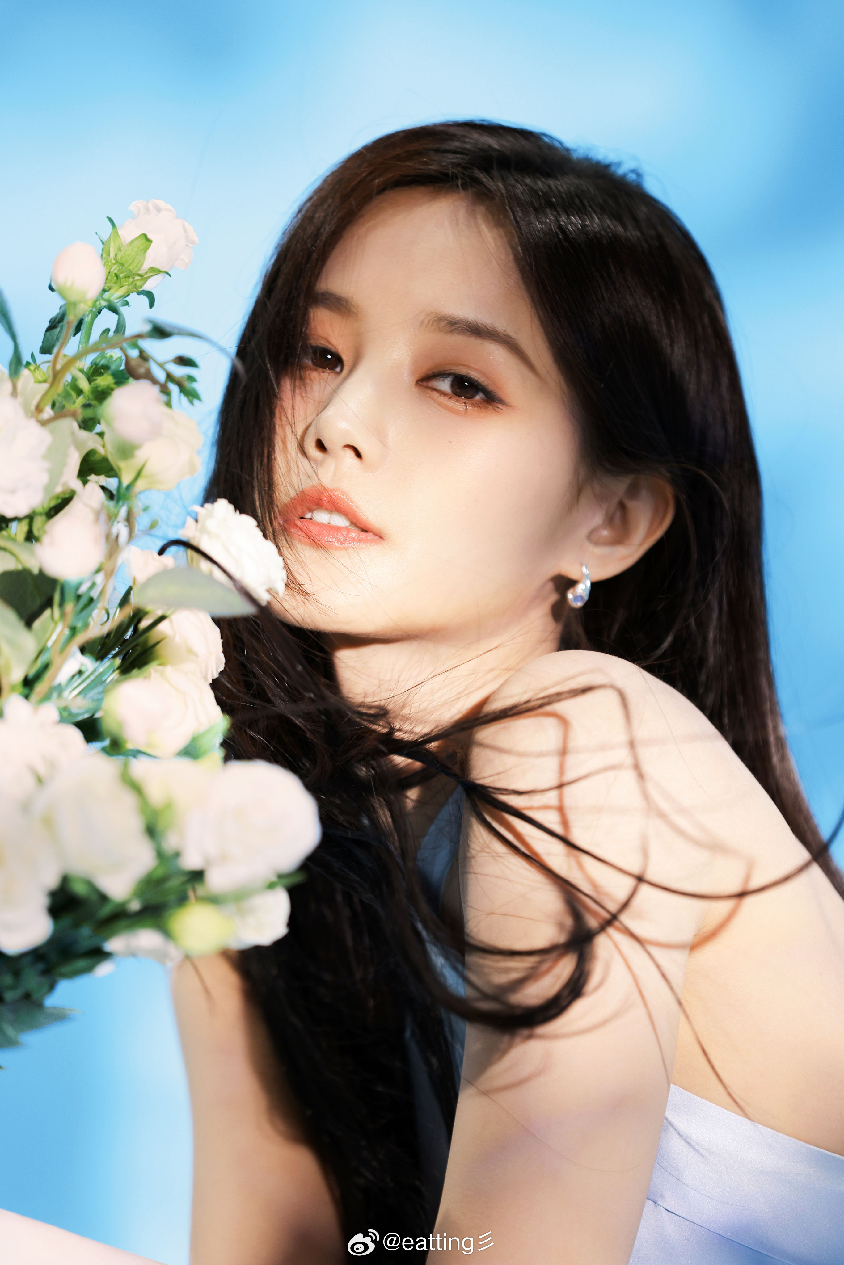 水光中的一抹奶藍，簡單純澈—李一桐[高清套圖]-第1章-图片4