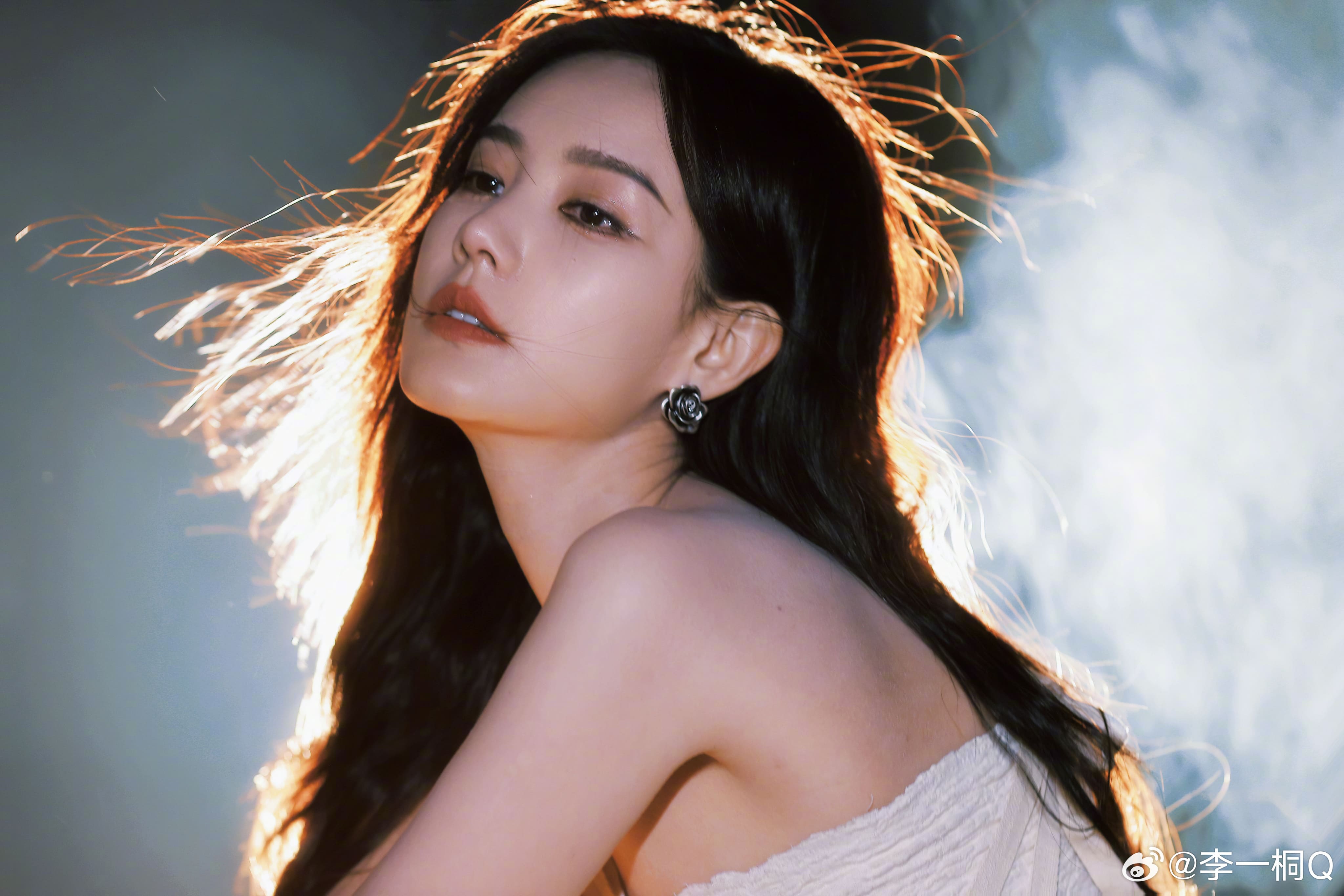 月下回眸，落日玫瑰—李一桐[高清套圖]-第1章-图片5