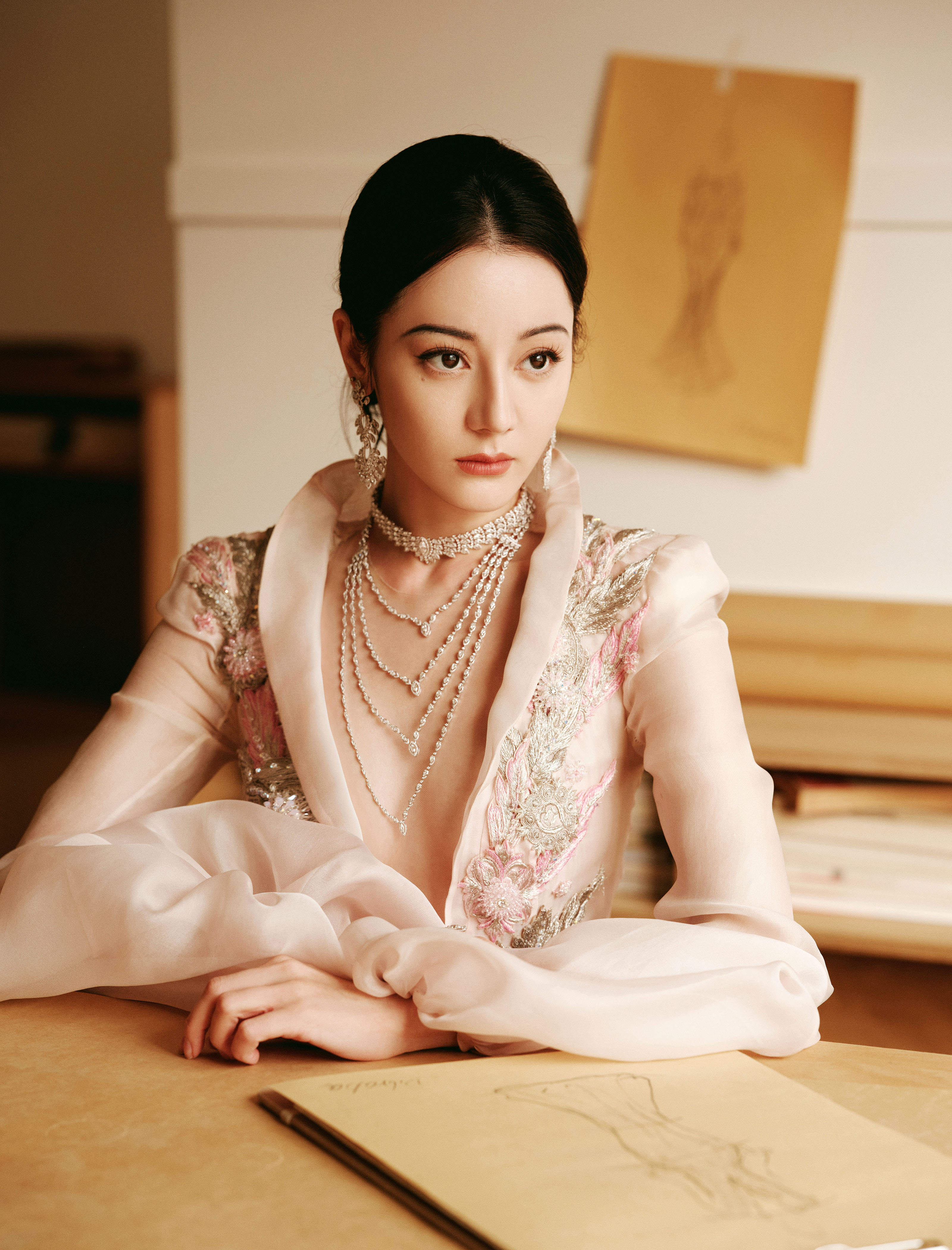 身著淺粉刺繡禮裙，勾勒清淺時光—迪麗熱巴[高清套圖]-第1章-图片5