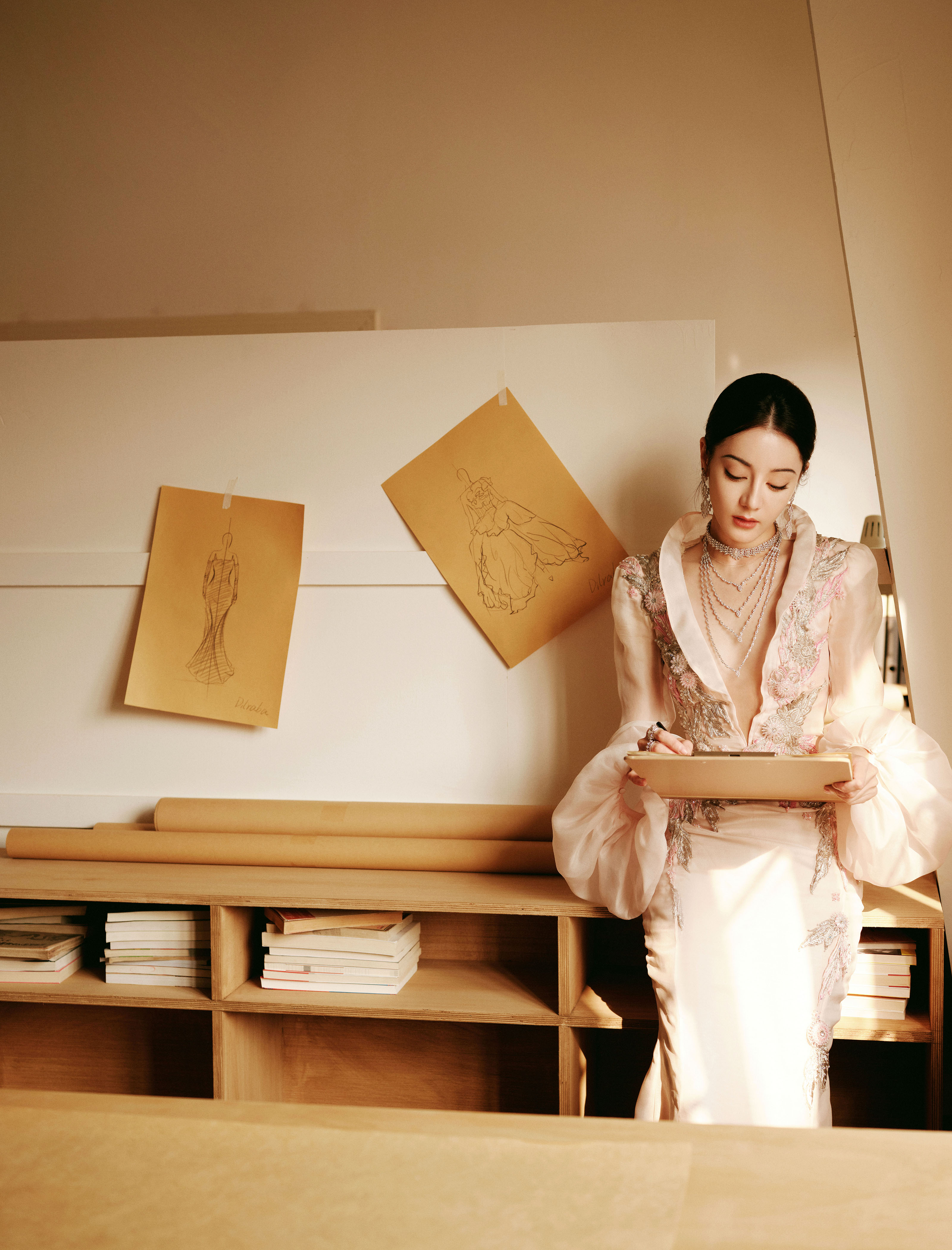 身著淺粉刺繡禮裙，勾勒清淺時光—迪麗熱巴[高清套圖]-第1章-图片10