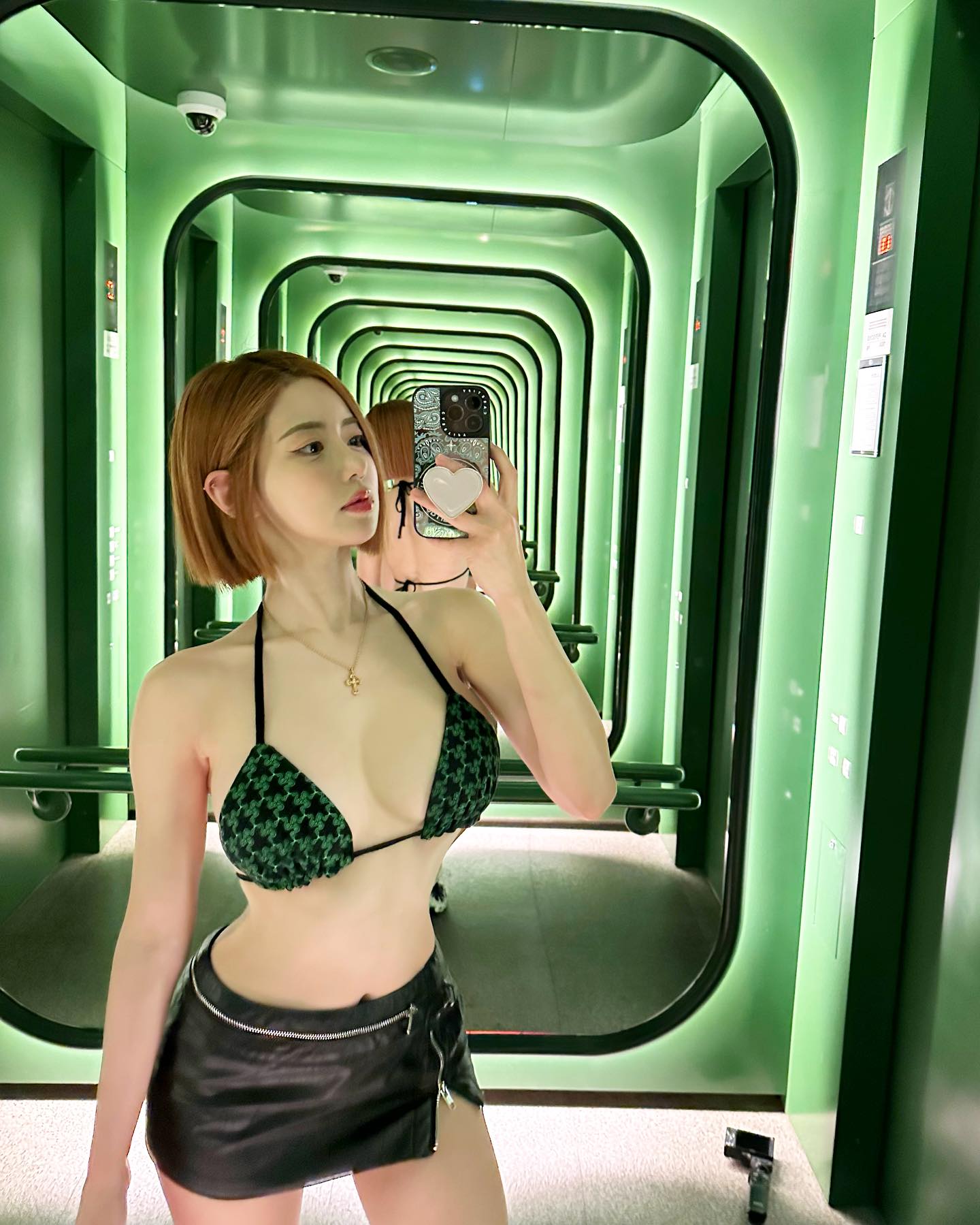 DJ SODA辣秀比基尼傲人胸形「內褲開洞」絕對領域一覽無遺-第1章-图片5