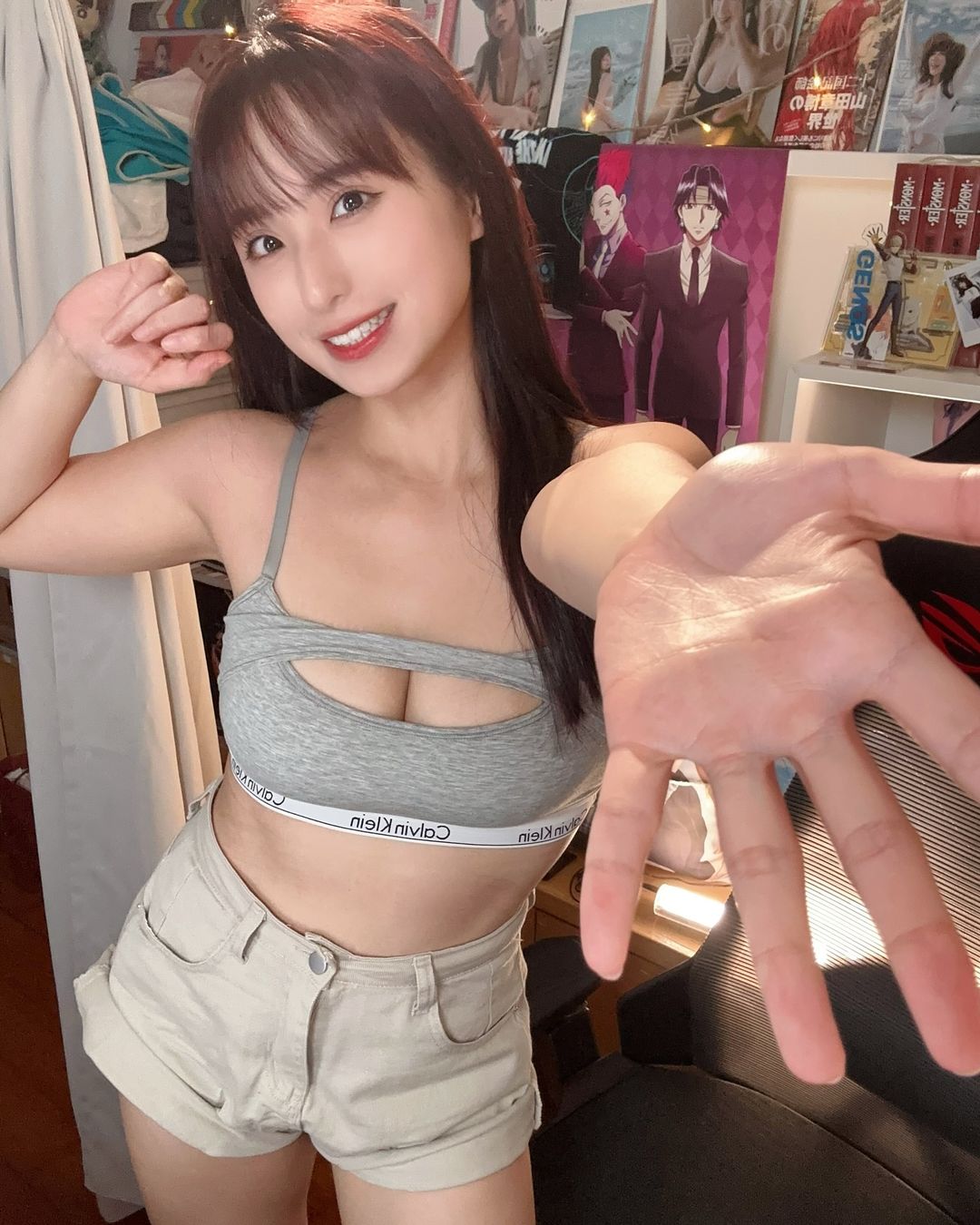 美艷網紅「蘋蘋澎澎」露出白嫩美乳.....奶香味四溢-第1章-图片1