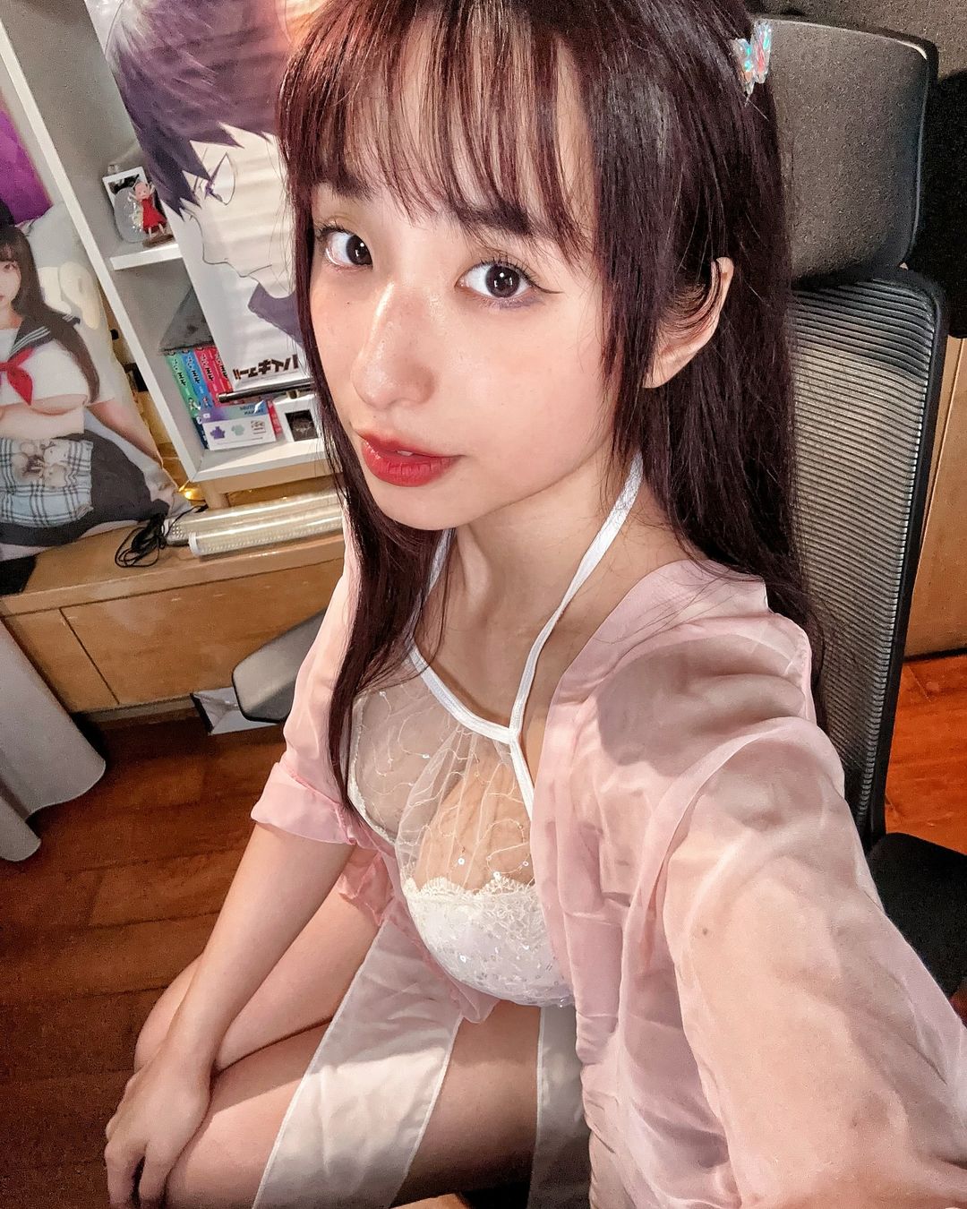 美艷網紅「蘋蘋澎澎」露出白嫩美乳.....奶香味四溢-第1章-图片4