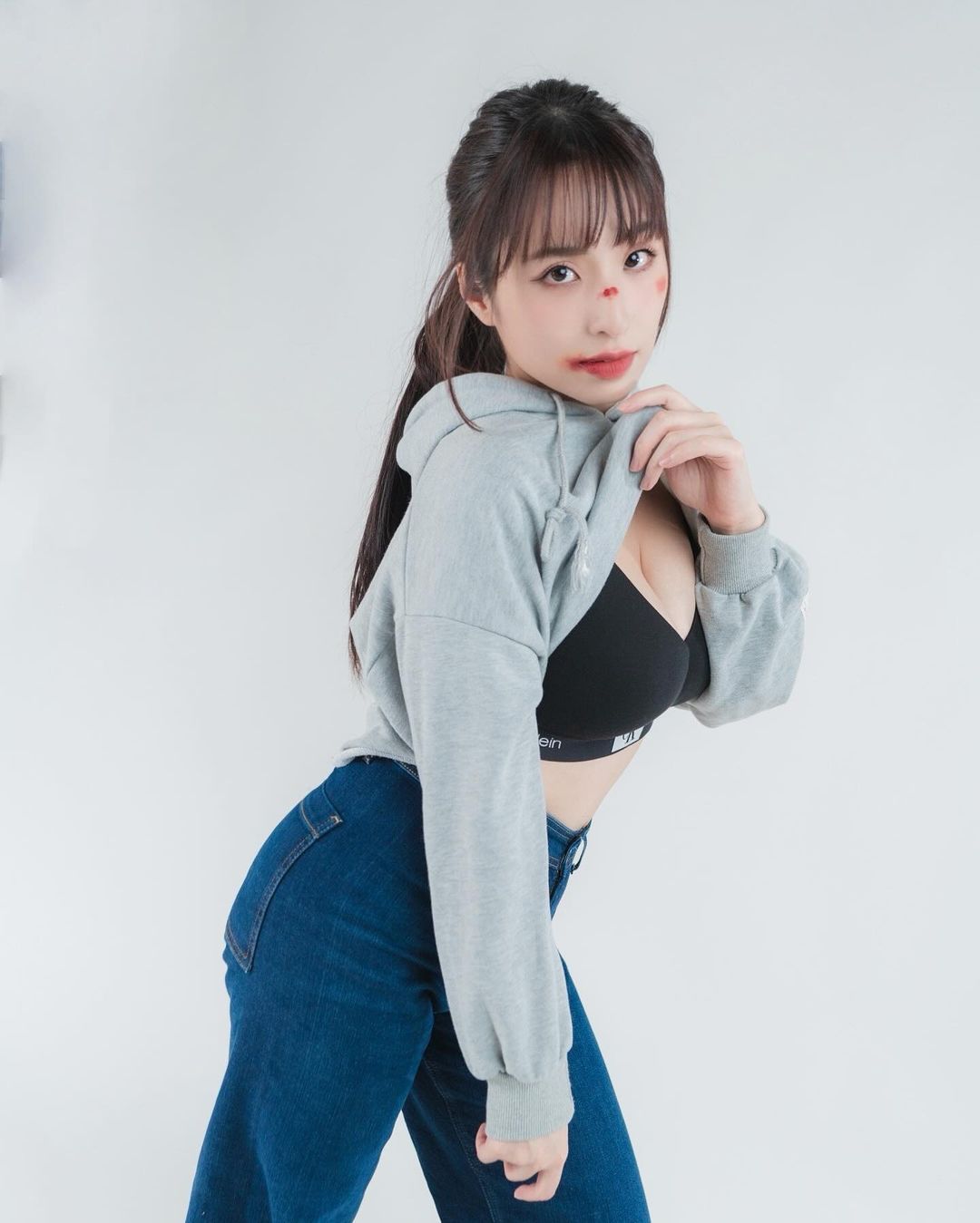 美艷網紅「蘋蘋澎澎」露出白嫩美乳.....奶香味四溢-第1章-图片7