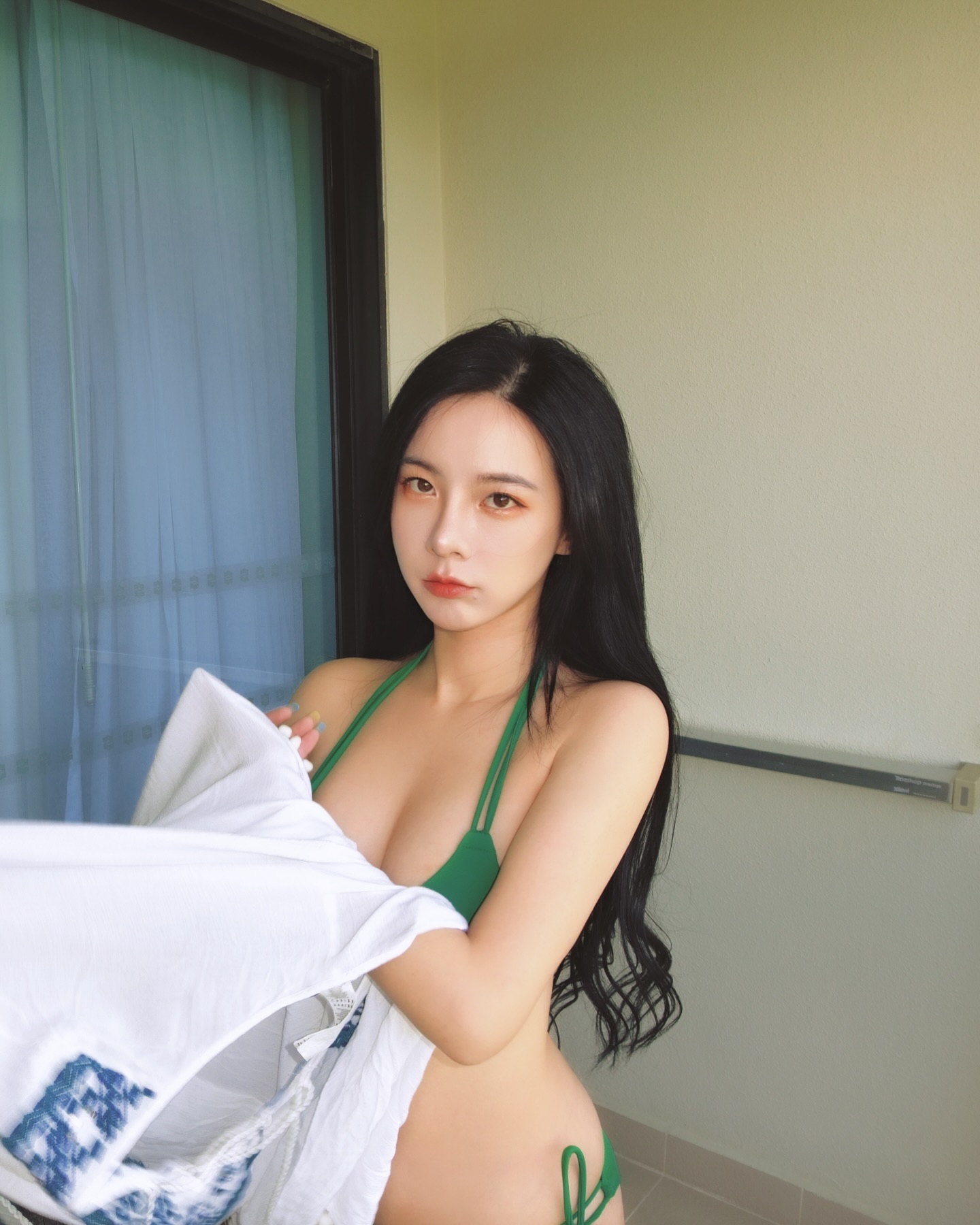 奎丁大解放！比基尼小露「雪白深溝」超雄偉火辣身材藏不住-第1章-图片8