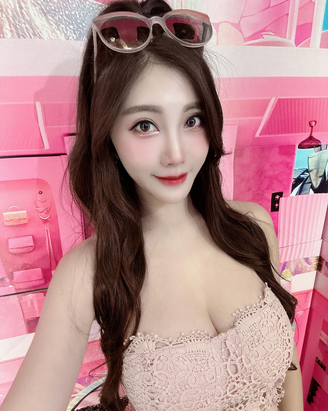 「Chris子婷」邪惡飽滿乳量挺到極點了 慾火焚身-第1章-图片9