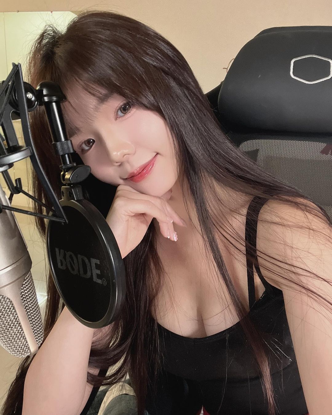 魅惑小可愛「Zoe肉乙」深藏不露的火辣曲線讓人好驚喜-第1章-图片1