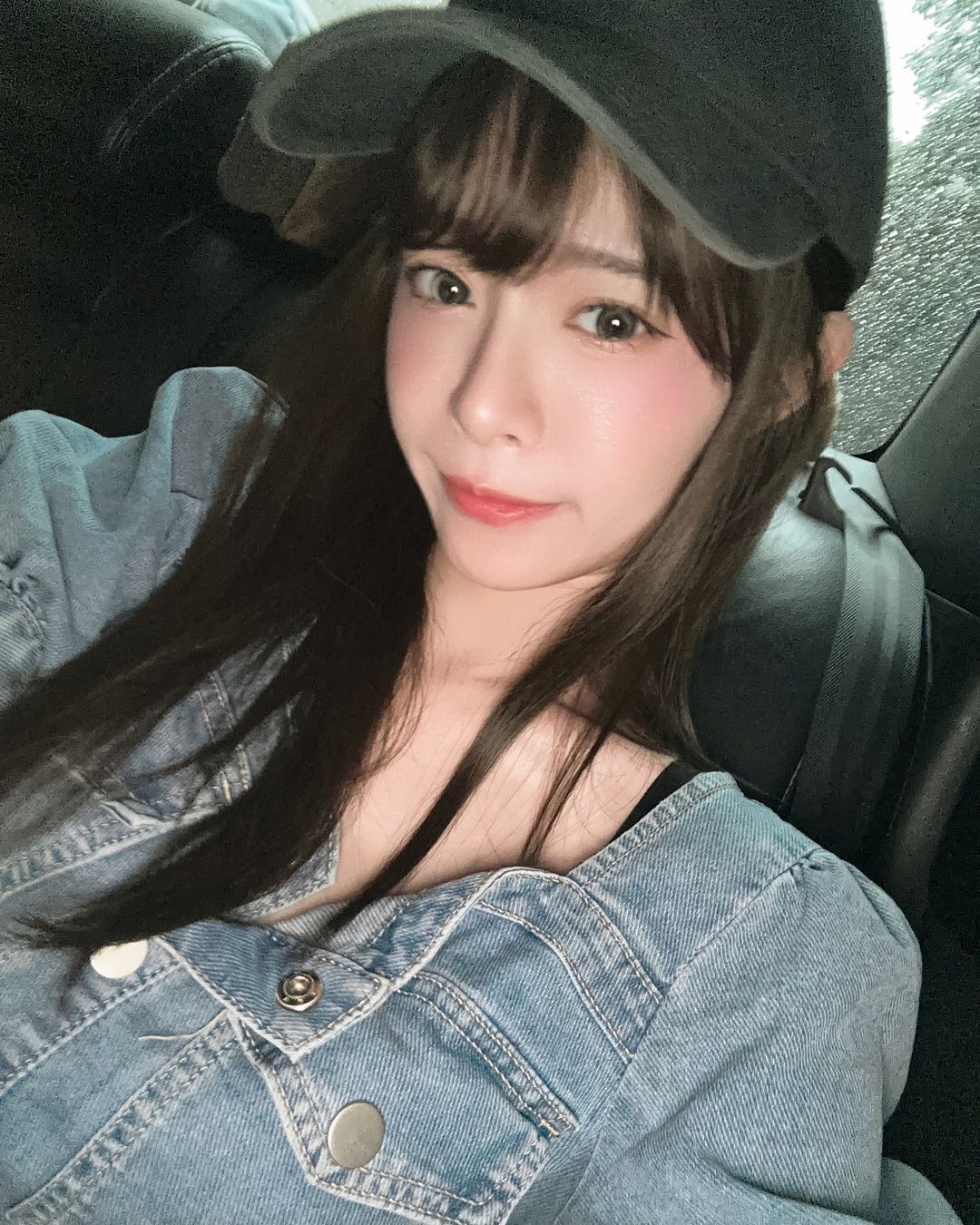 清新女神「Vivi 林芝衣」一雙電眸讓人淪陷了！堪稱完美天菜-第1章-图片1