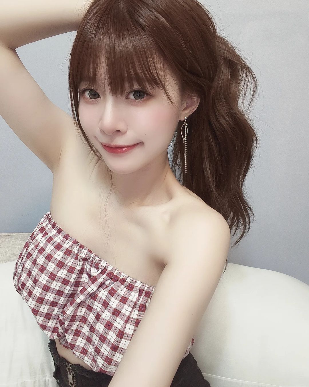 清新女神「Vivi 林芝衣」一雙電眸讓人淪陷了！堪稱完美天菜-第1章-图片2