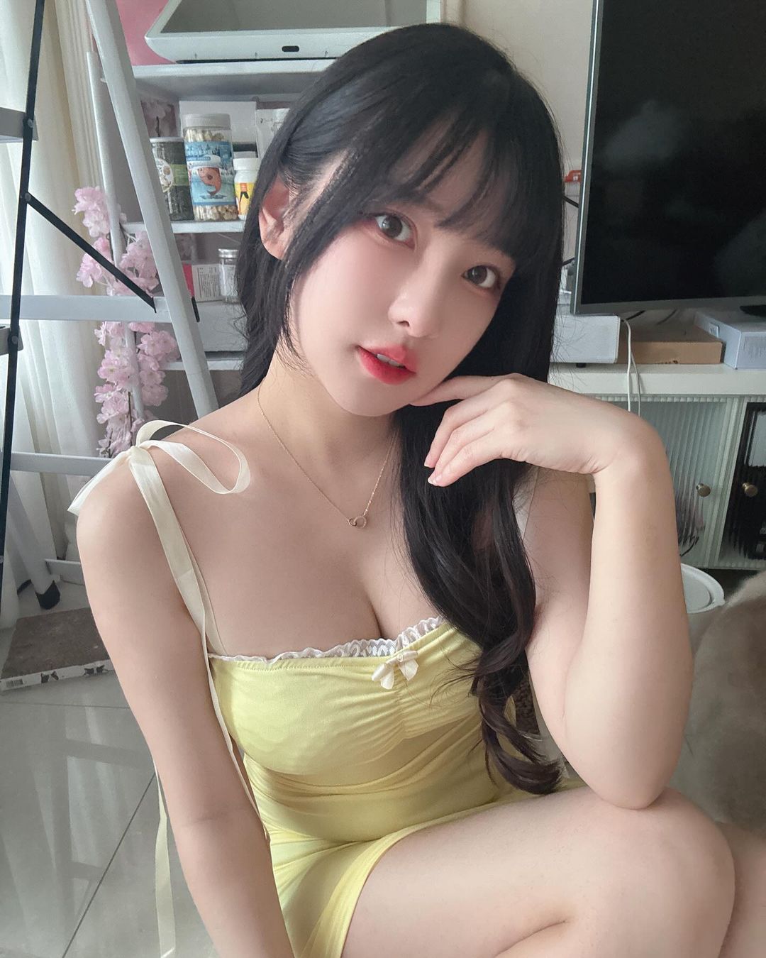 美乳甜心「依梨」豪放放送深溝福利 越看越受不了-第1章-图片3