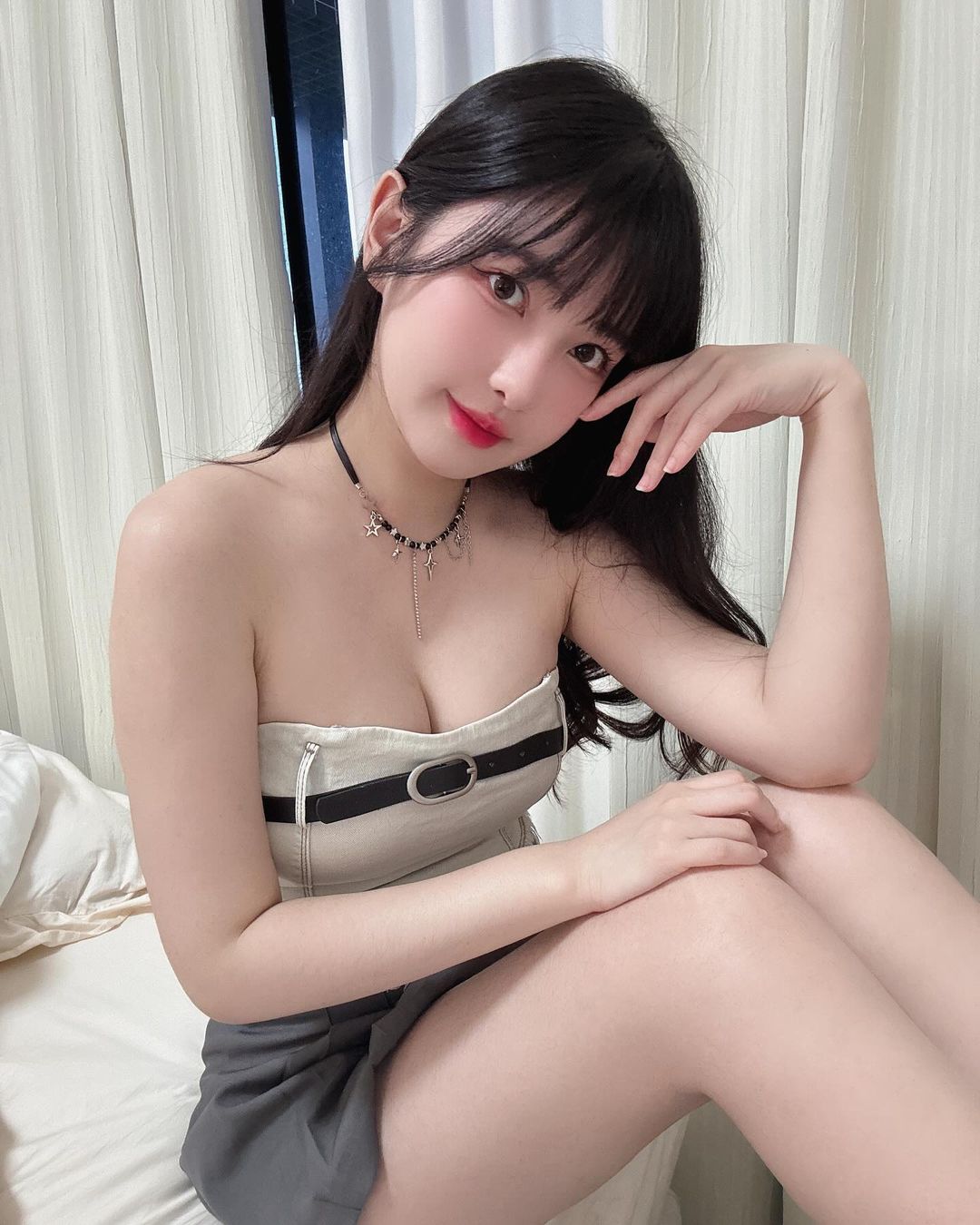 美乳甜心「依梨」豪放放送深溝福利 越看越受不了-第1章-图片5