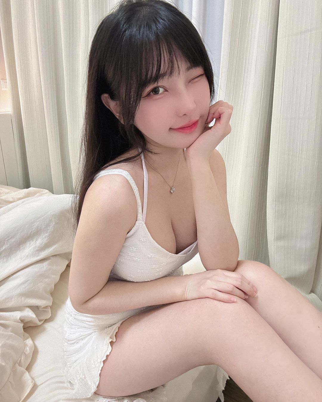 美乳甜心「依梨」豪放放送深溝福利 越看越受不了-第1章-图片6