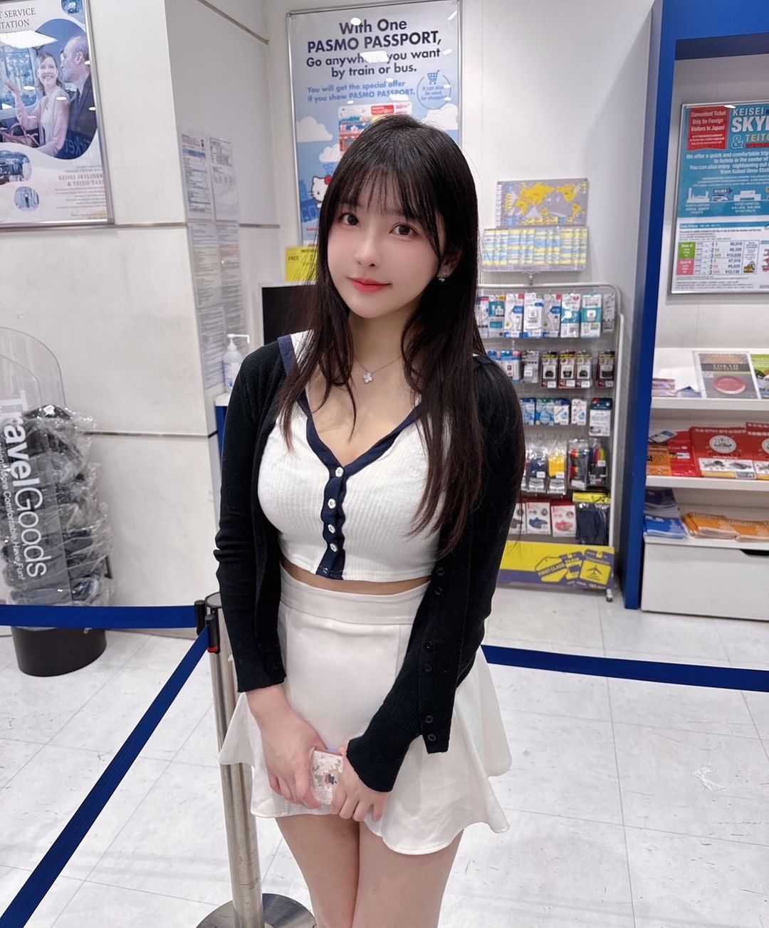 美乳甜心「依梨」豪放放送深溝福利 越看越受不了-第1章-图片9