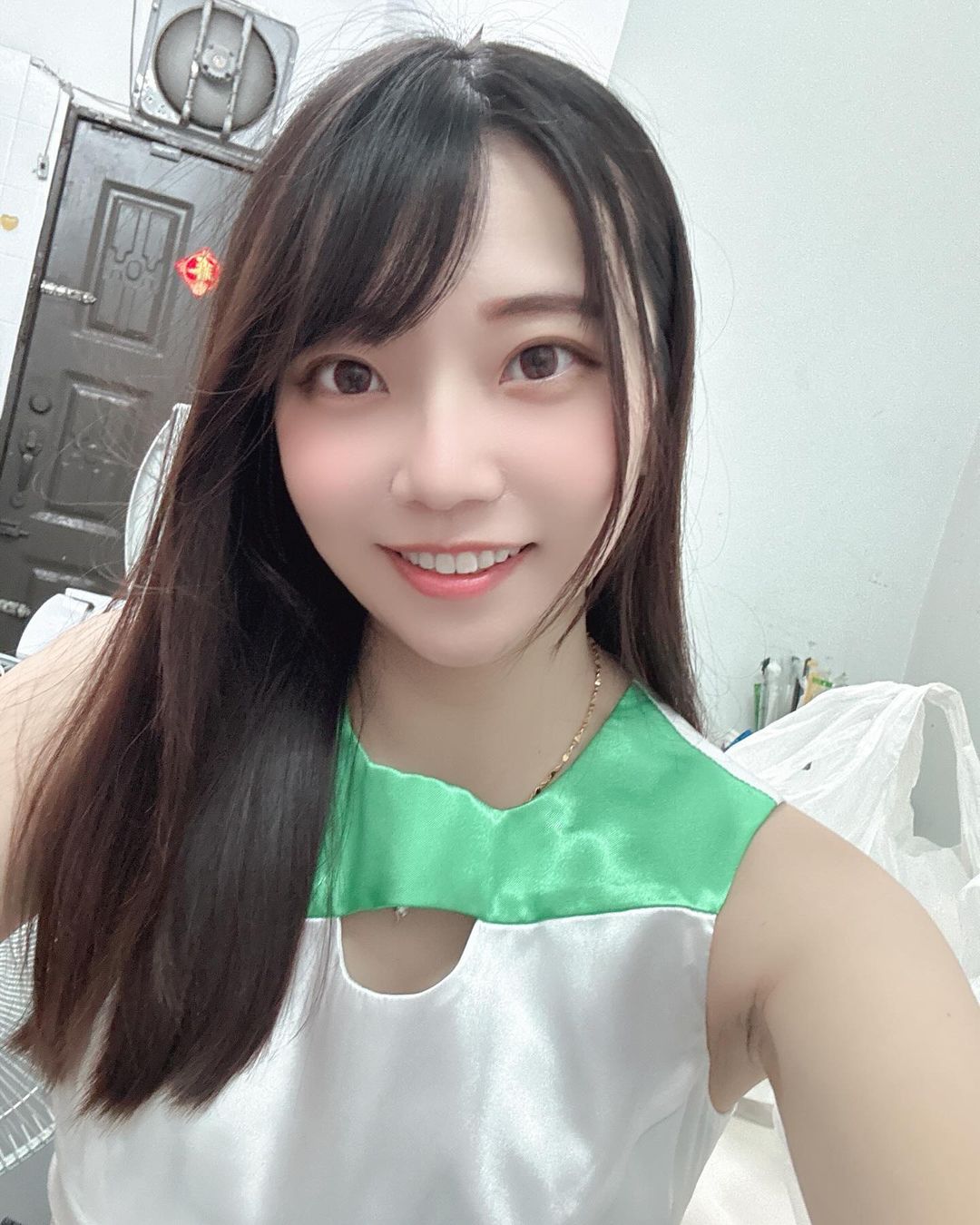 清秀女孩「庭庭」純白雪肌清新淡雅 甜美外表隱藏火辣曲線-第1章-图片1