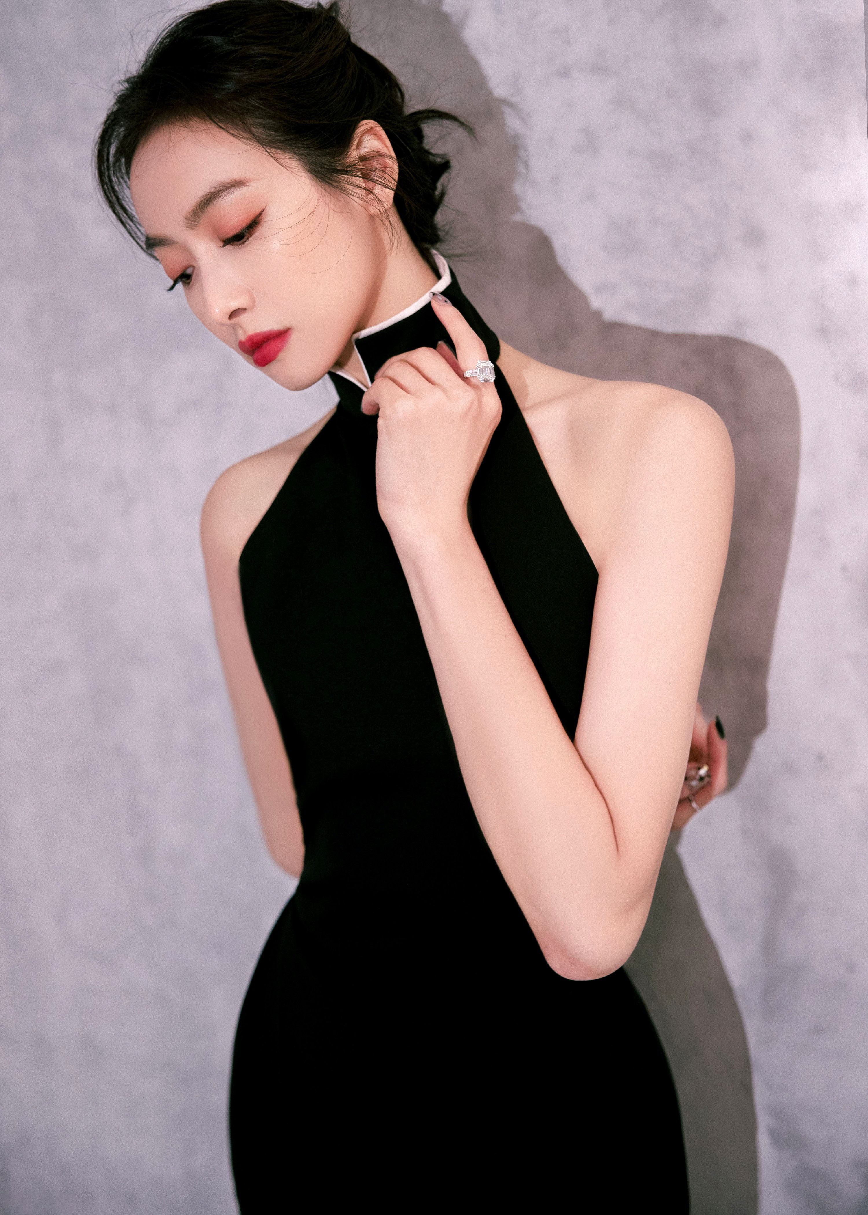 高貴黑露背禮服—宋茜[高清套圖]-第1章-图片8