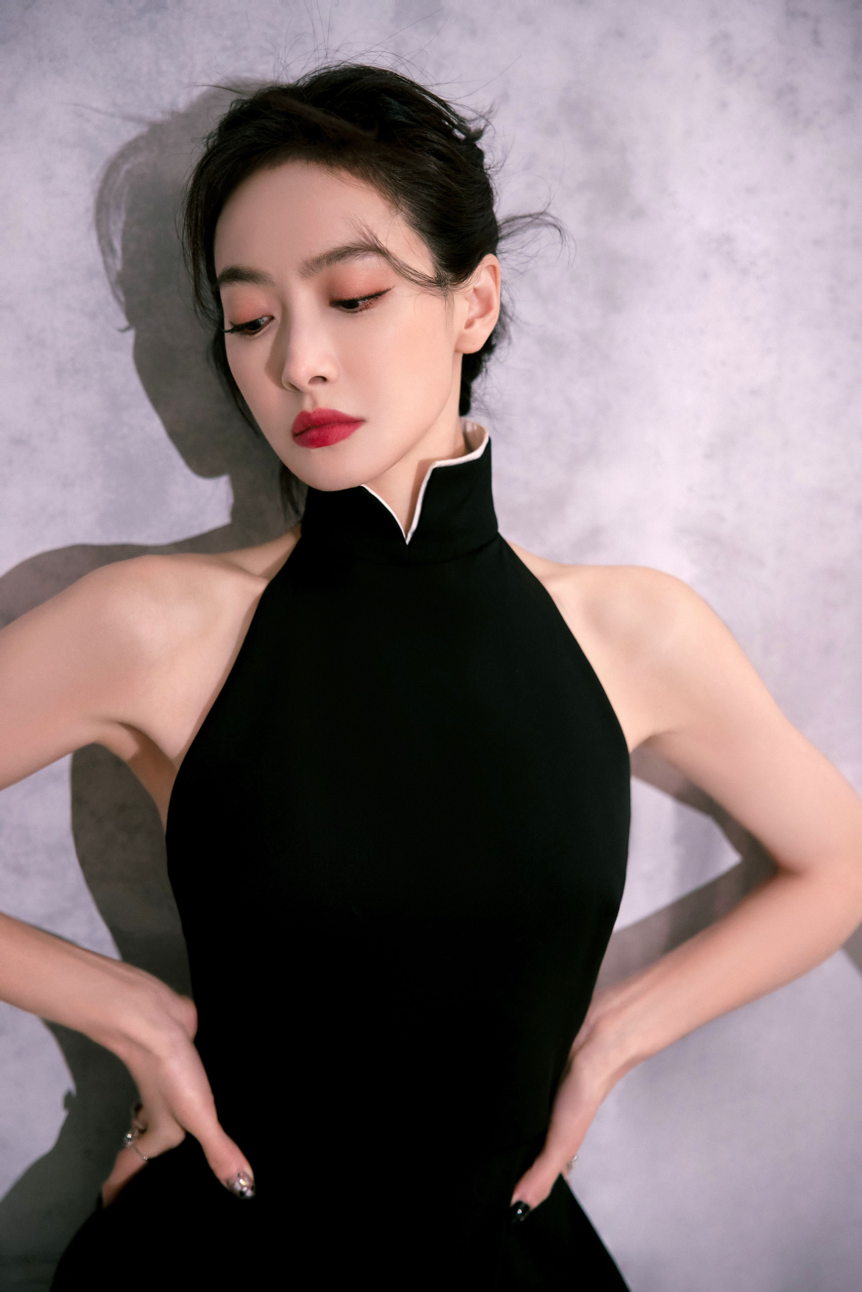 高貴黑露背禮服—宋茜[高清套圖]-第1章-图片10