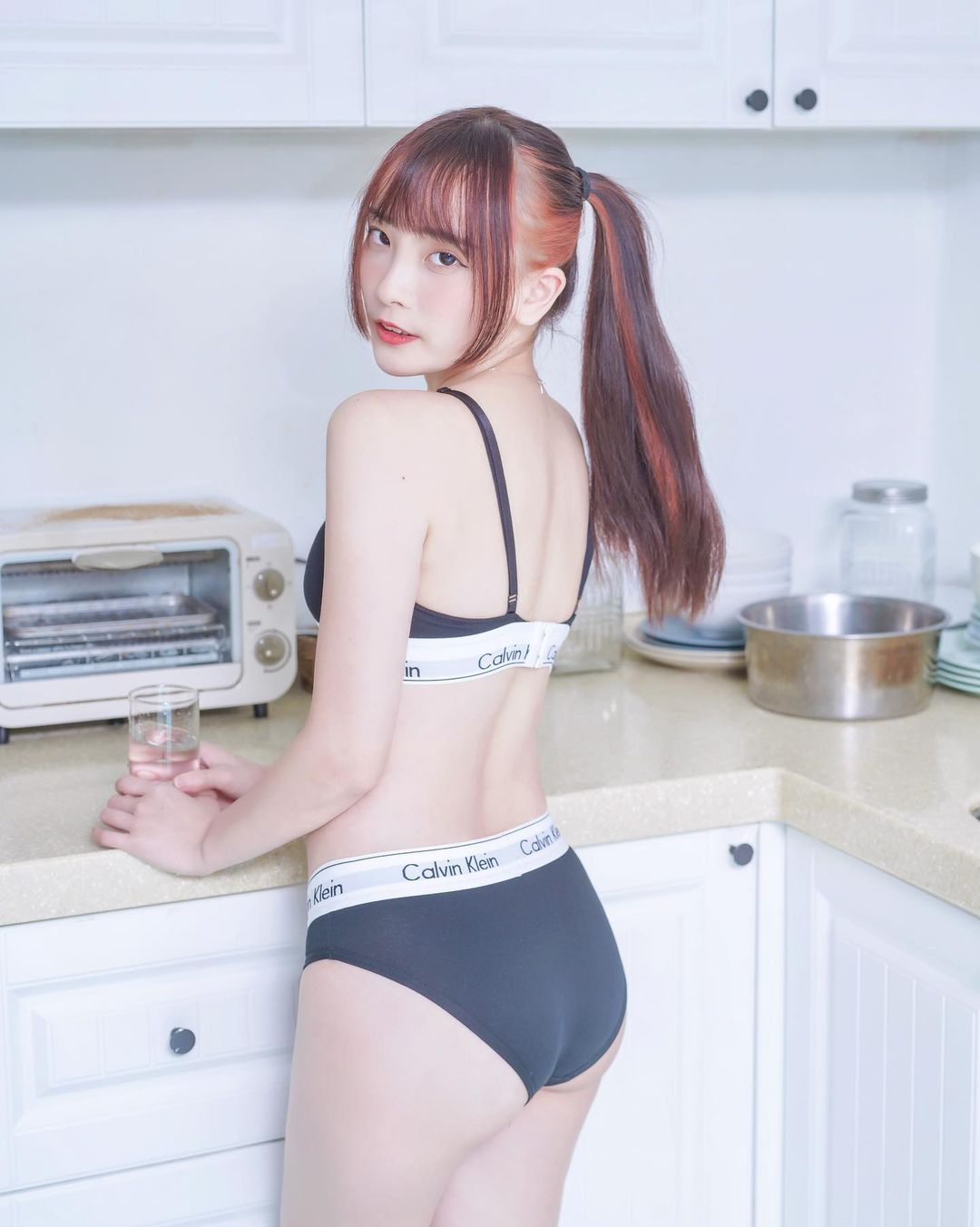 黑絲女孩「泡芙」突破尺度「前凸後翹」誘惑明顯-第1章-图片9