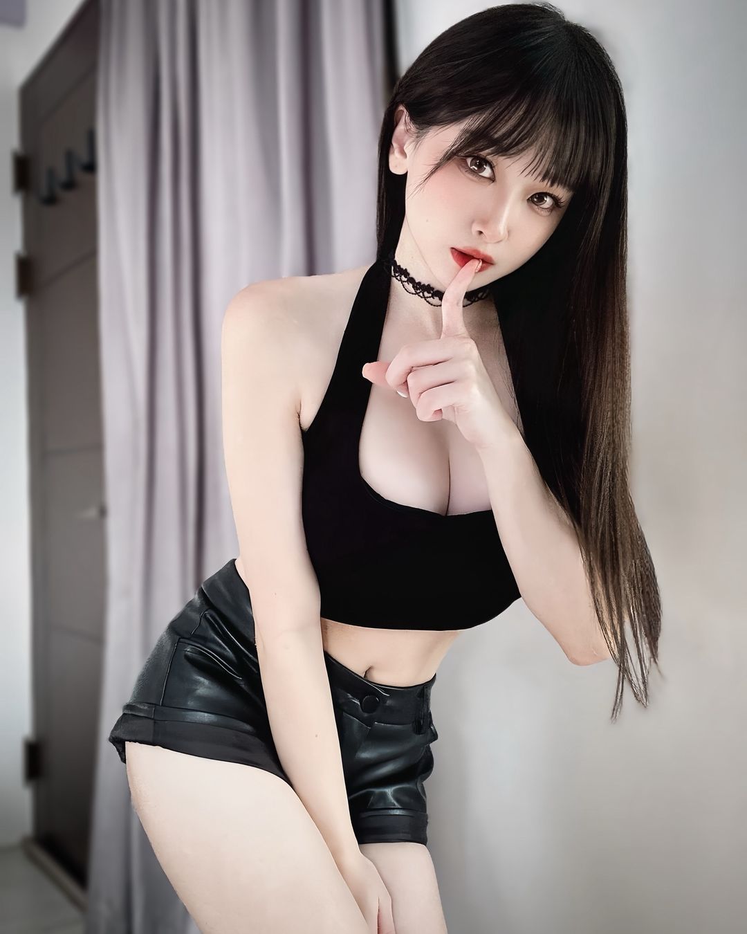 小隻馬正妹「薇薇」展現飽滿身材 越看越受不了-第1章-图片1