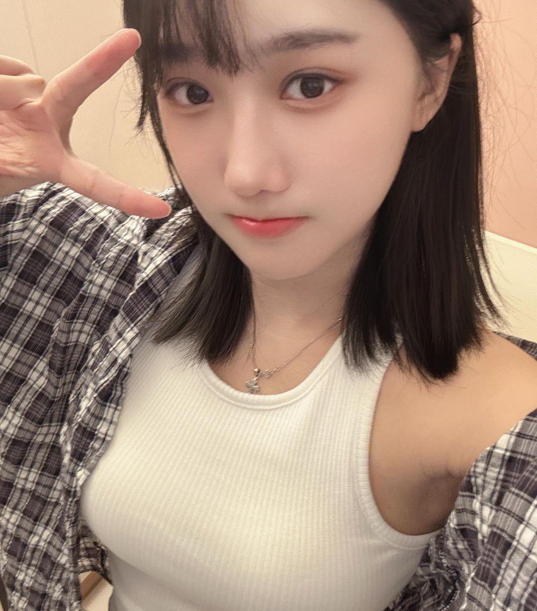 絕美正妹「蝴蝶兒」渾圓大眼清純稚嫩微性感 粉嫩嘴唇太迷人-第1章-图片1