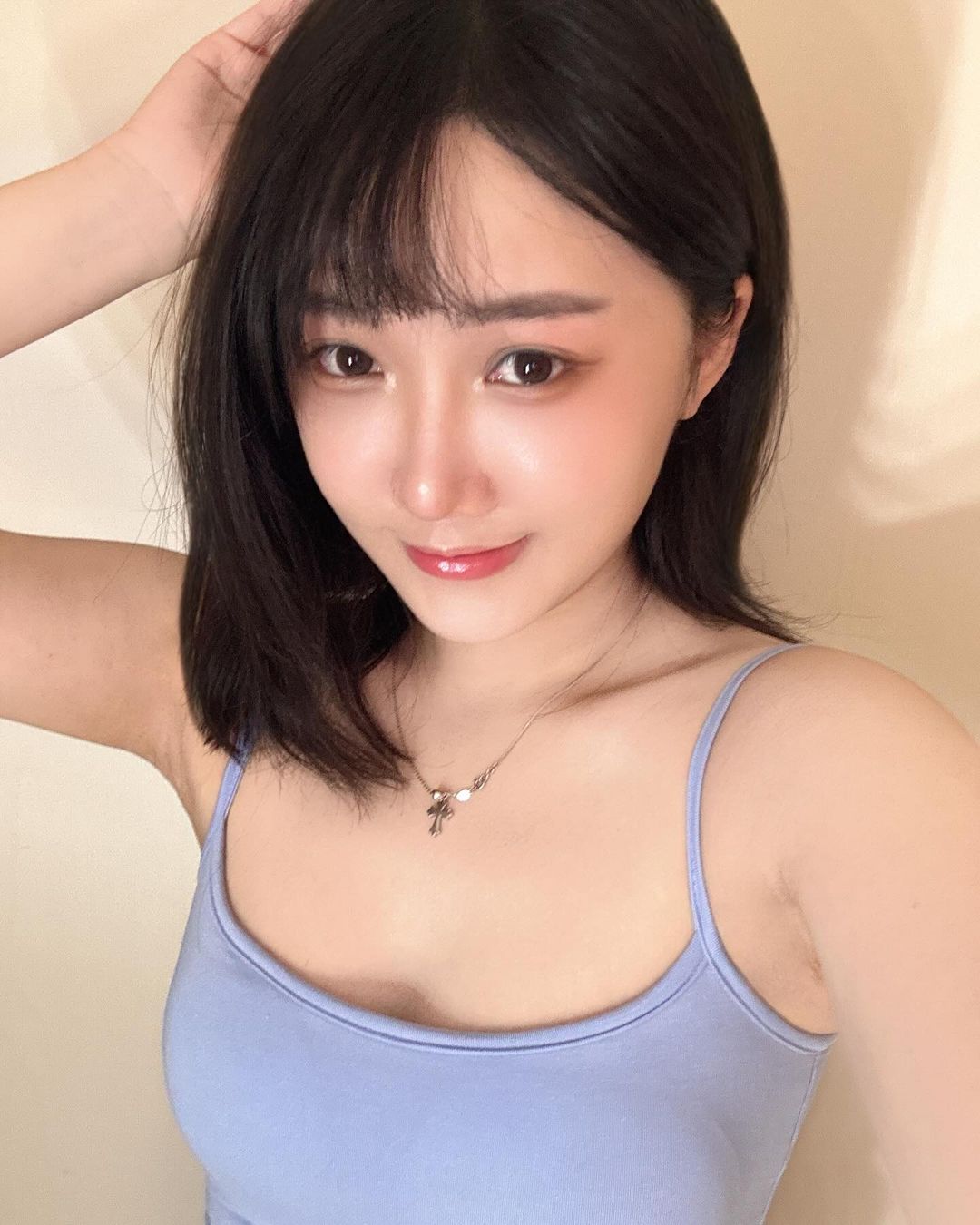 絕美正妹「蝴蝶兒」渾圓大眼清純稚嫩微性感 粉嫩嘴唇太迷人-第1章-图片2