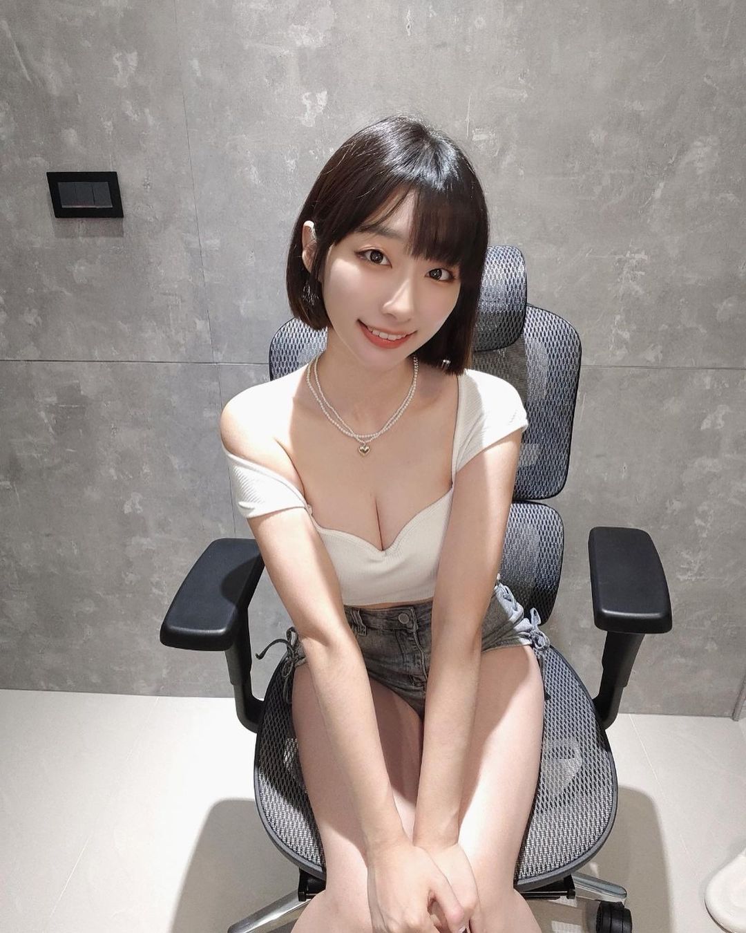 正妹「米餅Mibin」白嫩養眼美胸太吸睛 嫵媚感十足-第1章-图片6