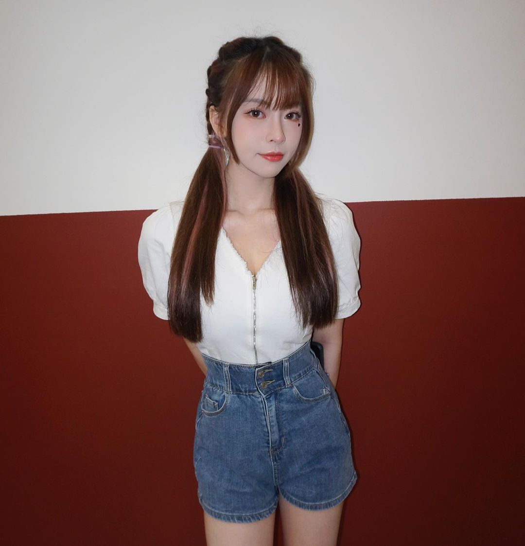 大眼正妹「心韻xin」誘人胴體若隱若現 挑逗不斷太殘暴-第1章-图片10