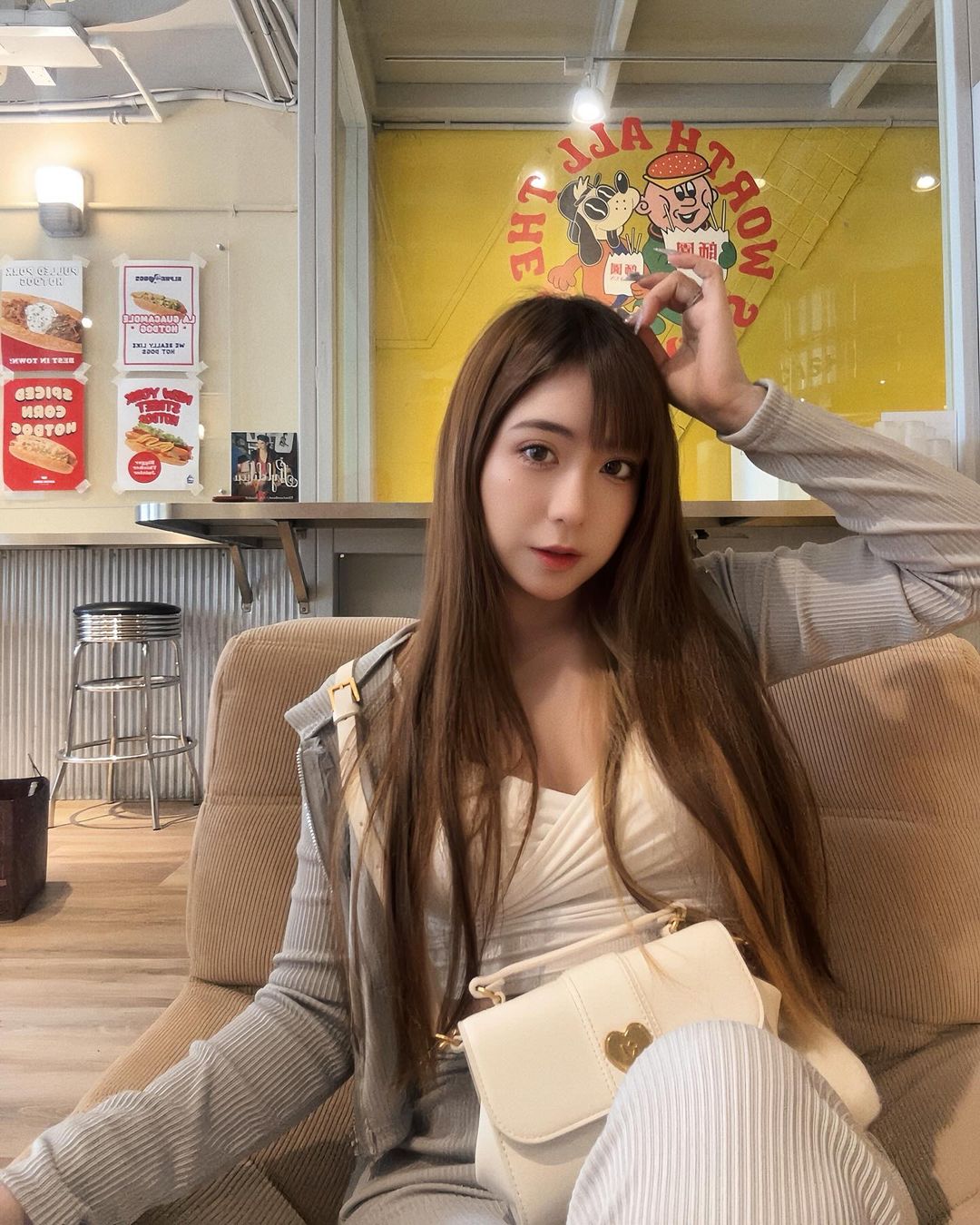 正妹「小璦AiHsieh」腰束奶膨…身材辣到受不了-第1章-图片1