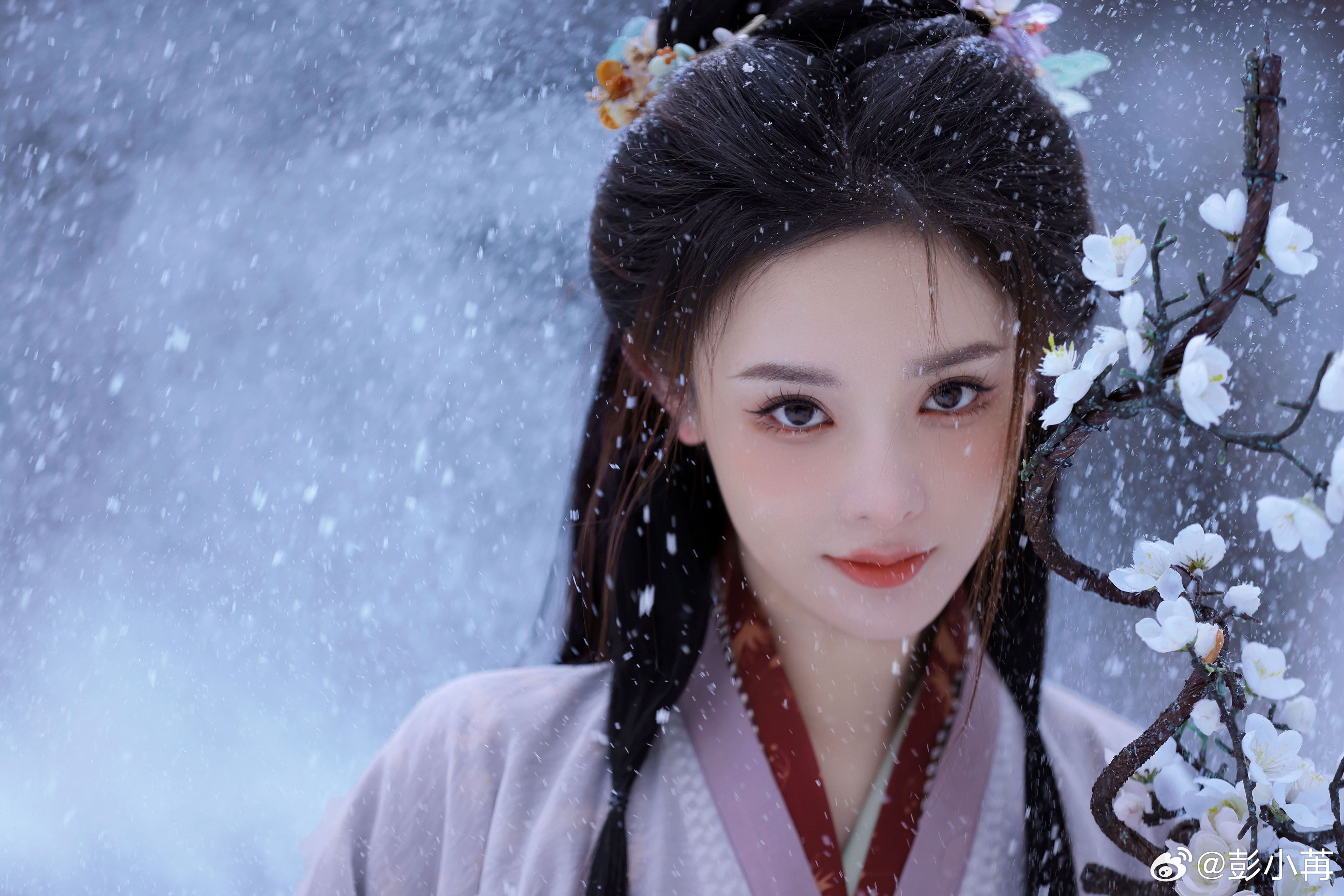 白雪輕衫一剪梅—彭小苒[高清套圖]-第1章-图片1