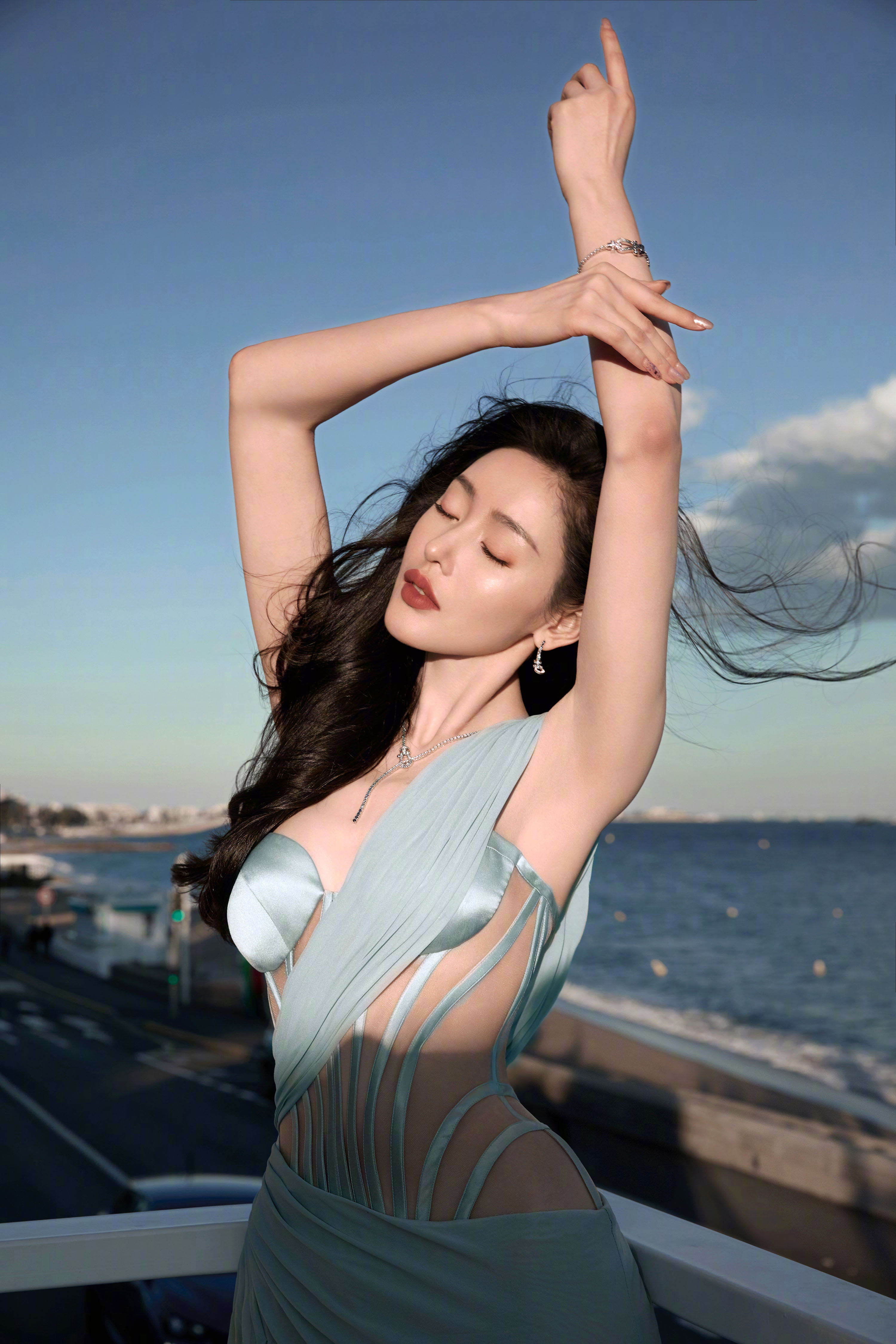 蔚藍海岸芳菲盎然—張天愛[高清套圖]-第1章-图片2