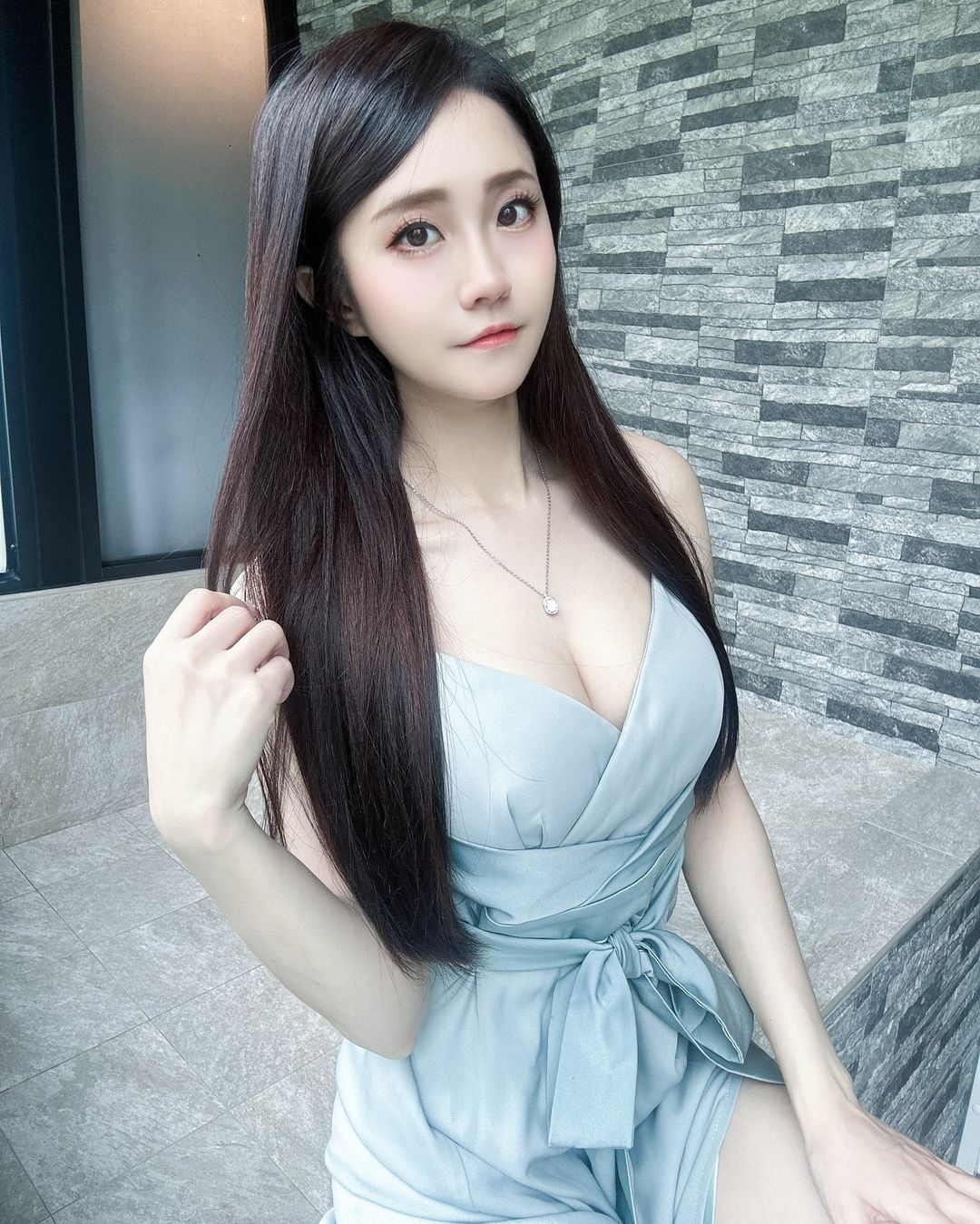 神級正妹「佳佳兒」白嫩姣好火辣曲線讓人招架不住-第1章-图片2