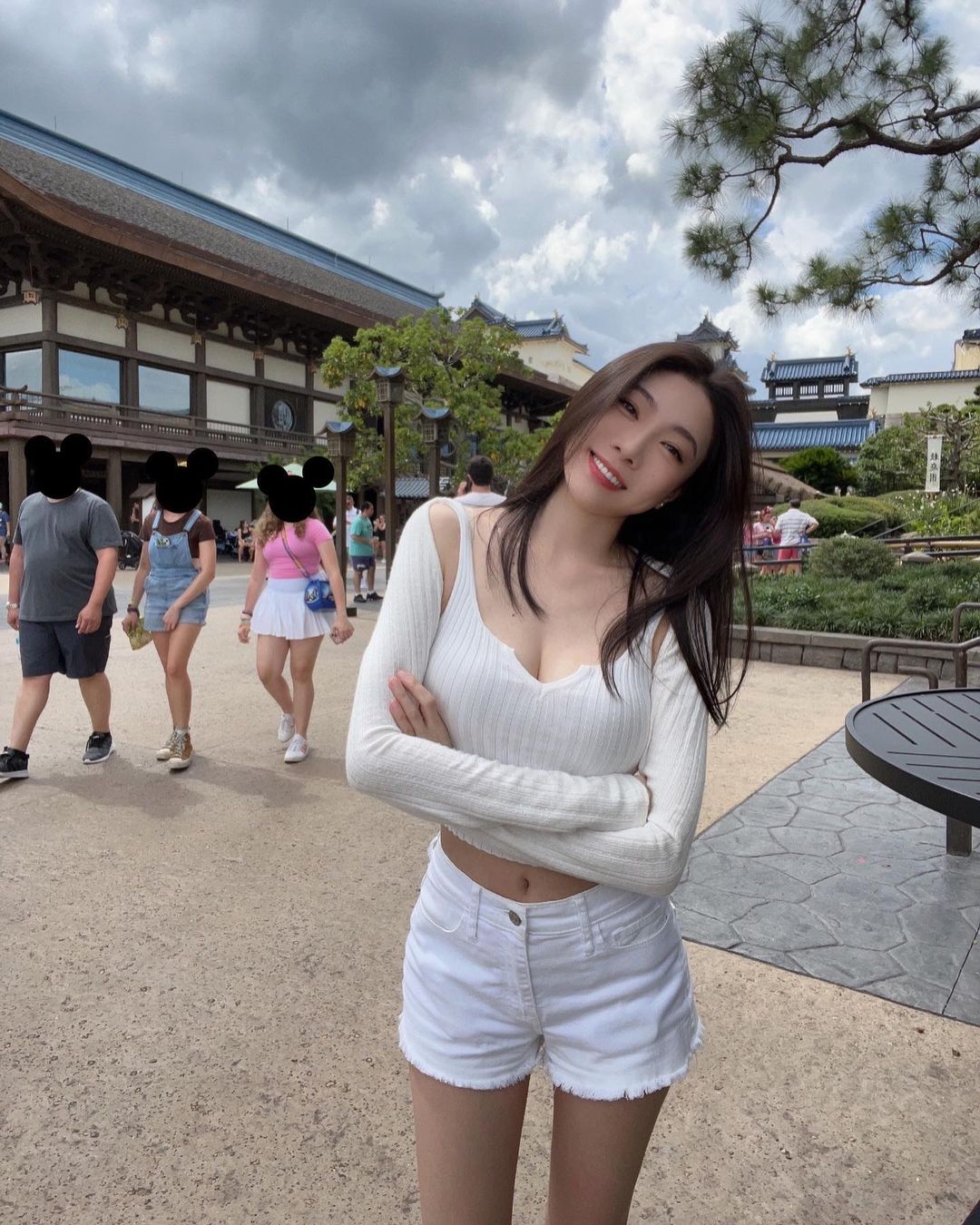 天菜級正妹「邵岱兒 Debbie」渾圓乳球呼之欲出 辣到令人心動-第1章-图片8