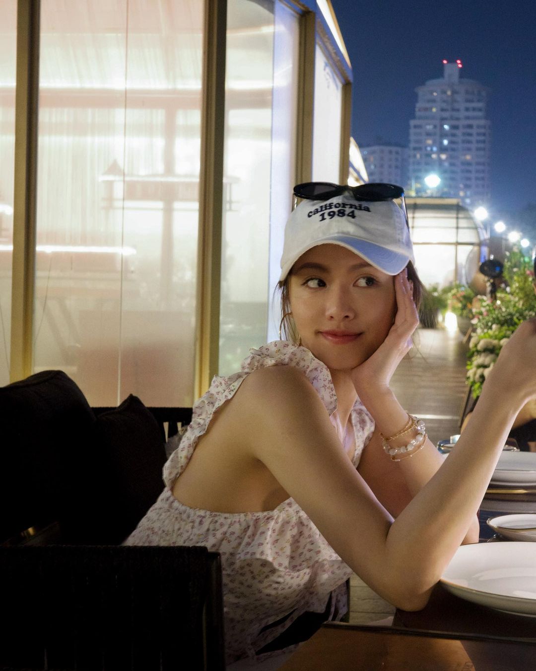 氣質美人「妞妞」若隱若現姣好身材 簡直無法無天-第1章-图片1