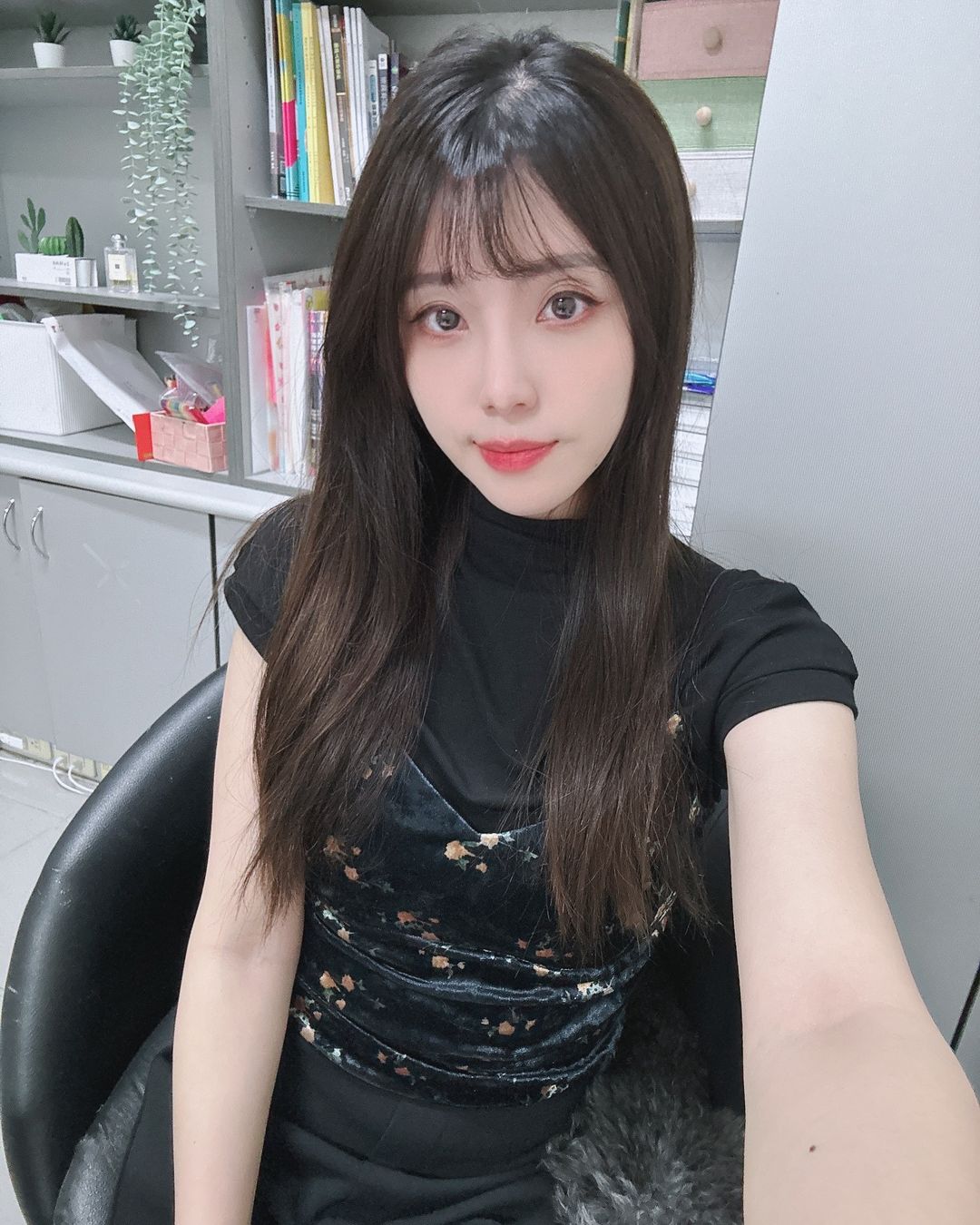 氣質女神「小彩Zaya」極品美顏搭配水汪汪大眼 一看就戀愛了-第1章-图片3