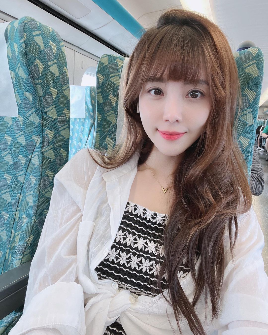 氣質女神「小彩Zaya」極品美顏搭配水汪汪大眼 一看就戀愛了-第1章-图片6