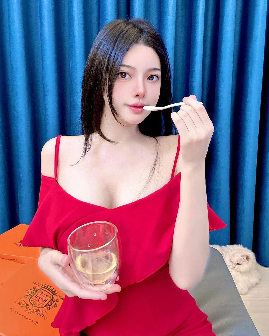 大奶正妹「霍萱 Iris Huo」超邪惡美乳畫面引人遐想-第1章-图片2