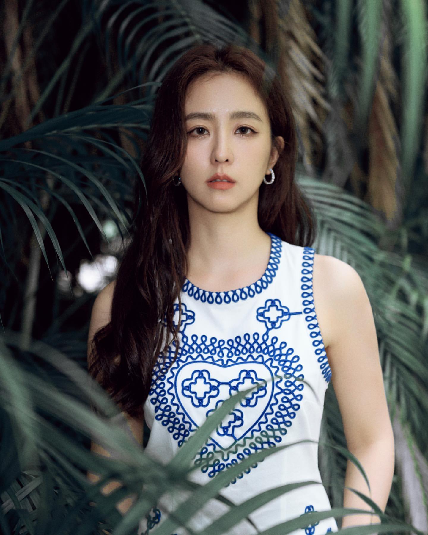 極品女神「周曉涵」 白皙美腿+勾魂臉蛋美得犯規-第1章-图片4