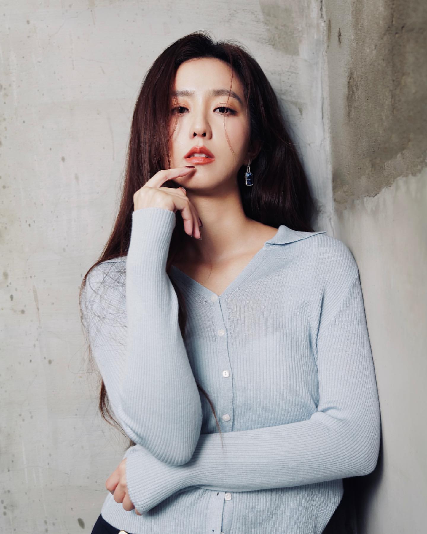 極品女神「周曉涵」 白皙美腿+勾魂臉蛋美得犯規-第1章-图片5