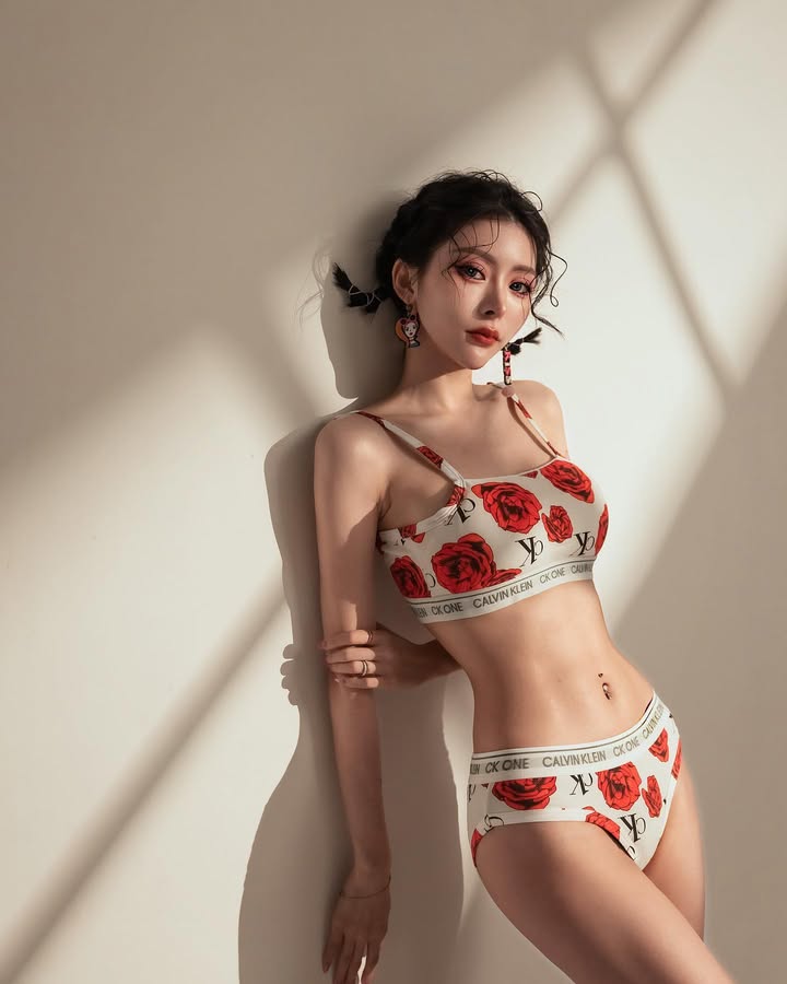 絕美氣質「紅顏妲己」美照撫慰身心 完美弧度看不完