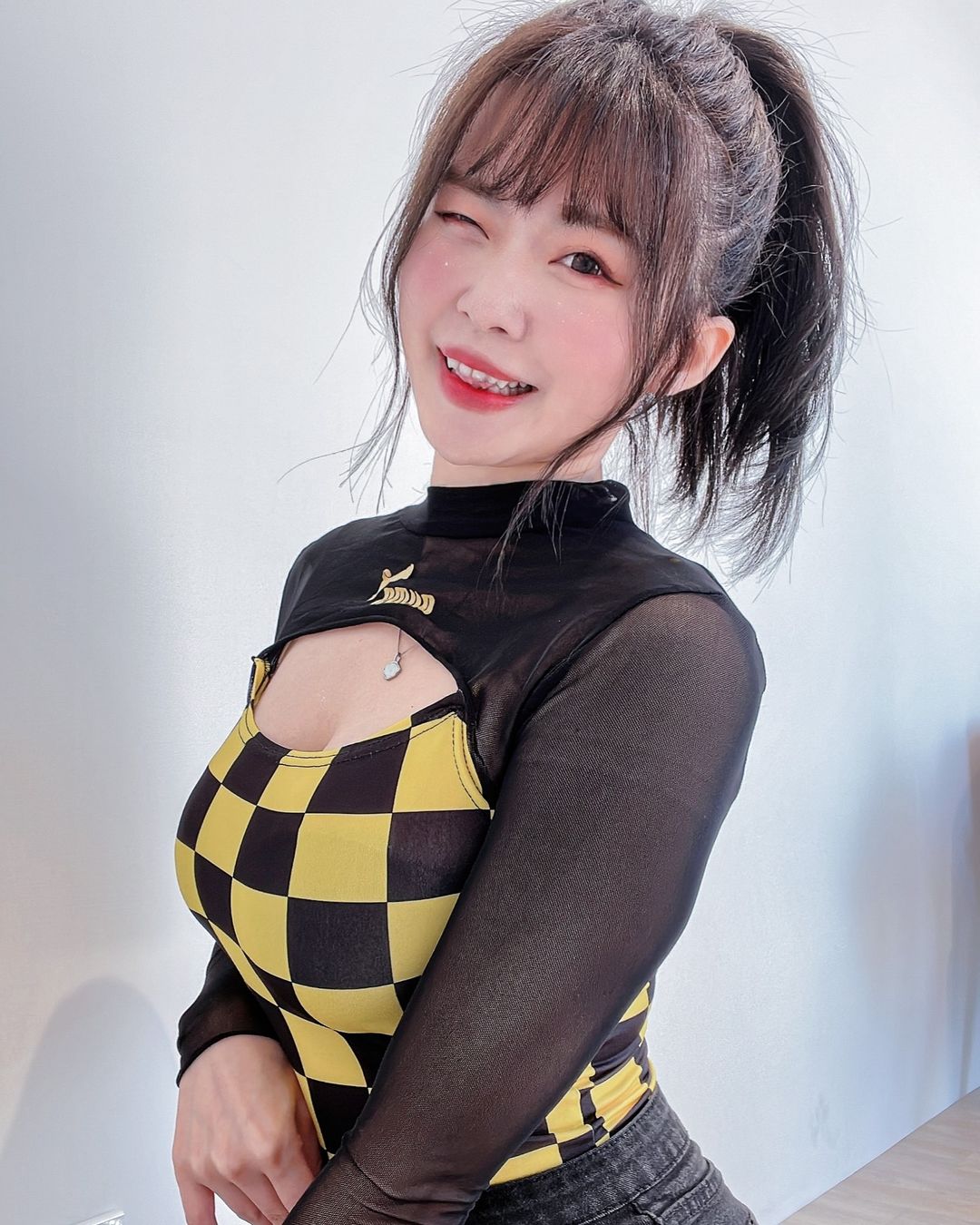 女友感「陽光廷廷」飽滿美胸藏不住-第1章-图片6