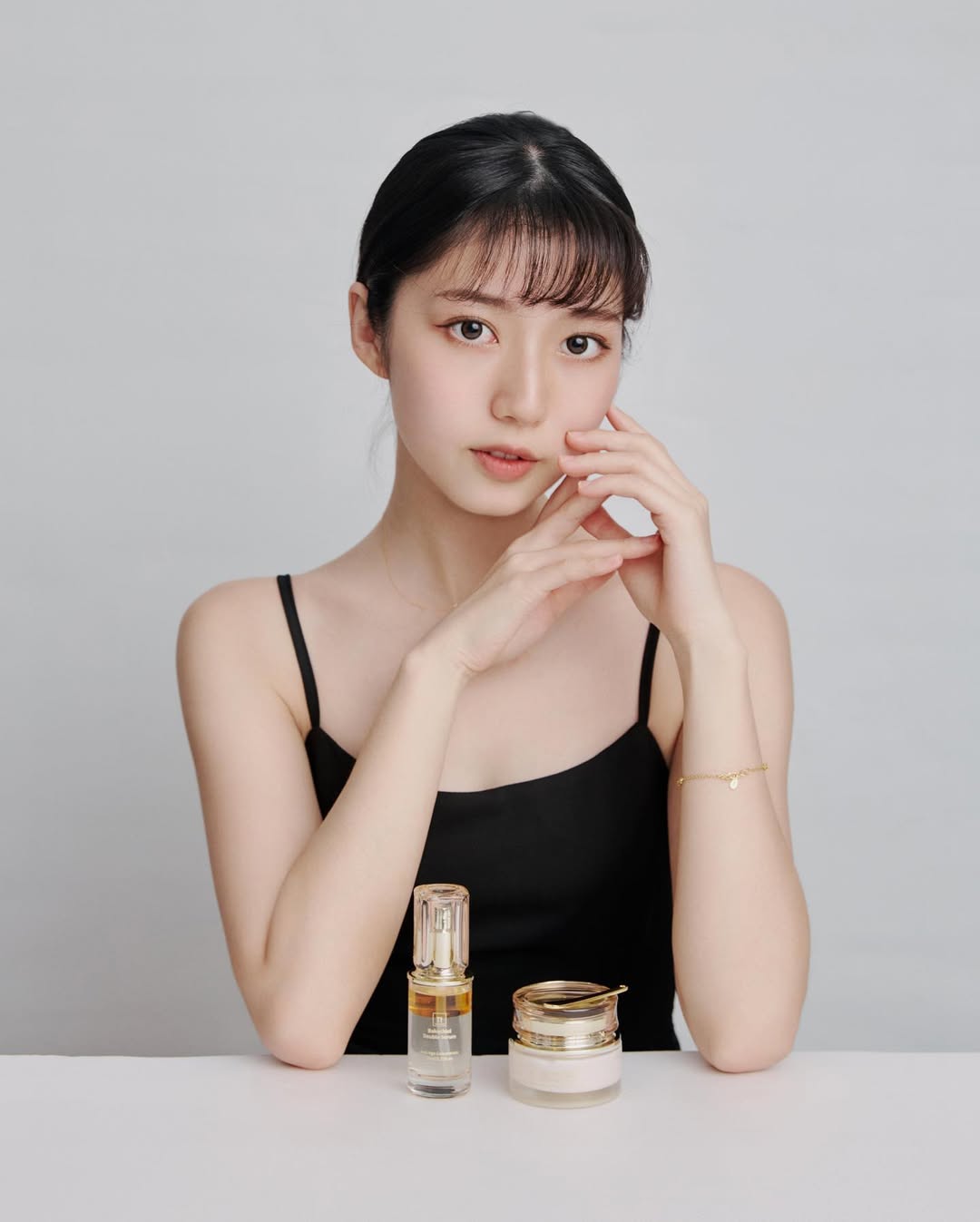好曲線讓人深深著迷「龍睬崴」五官清純細緻-第1章-图片2