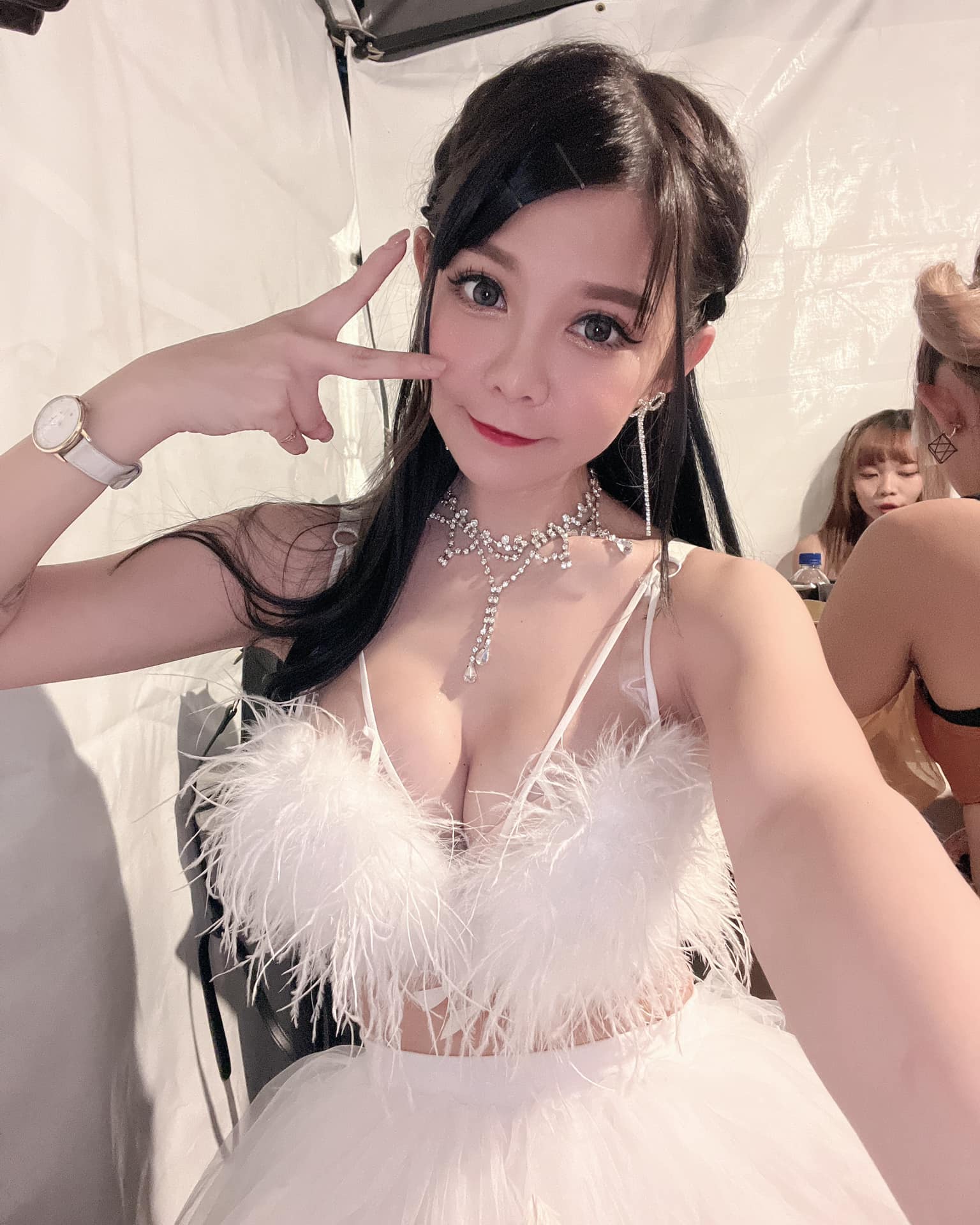Extreme cute sister