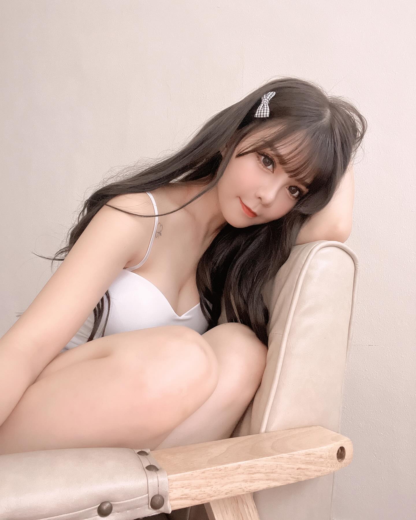 Extreme cute sister