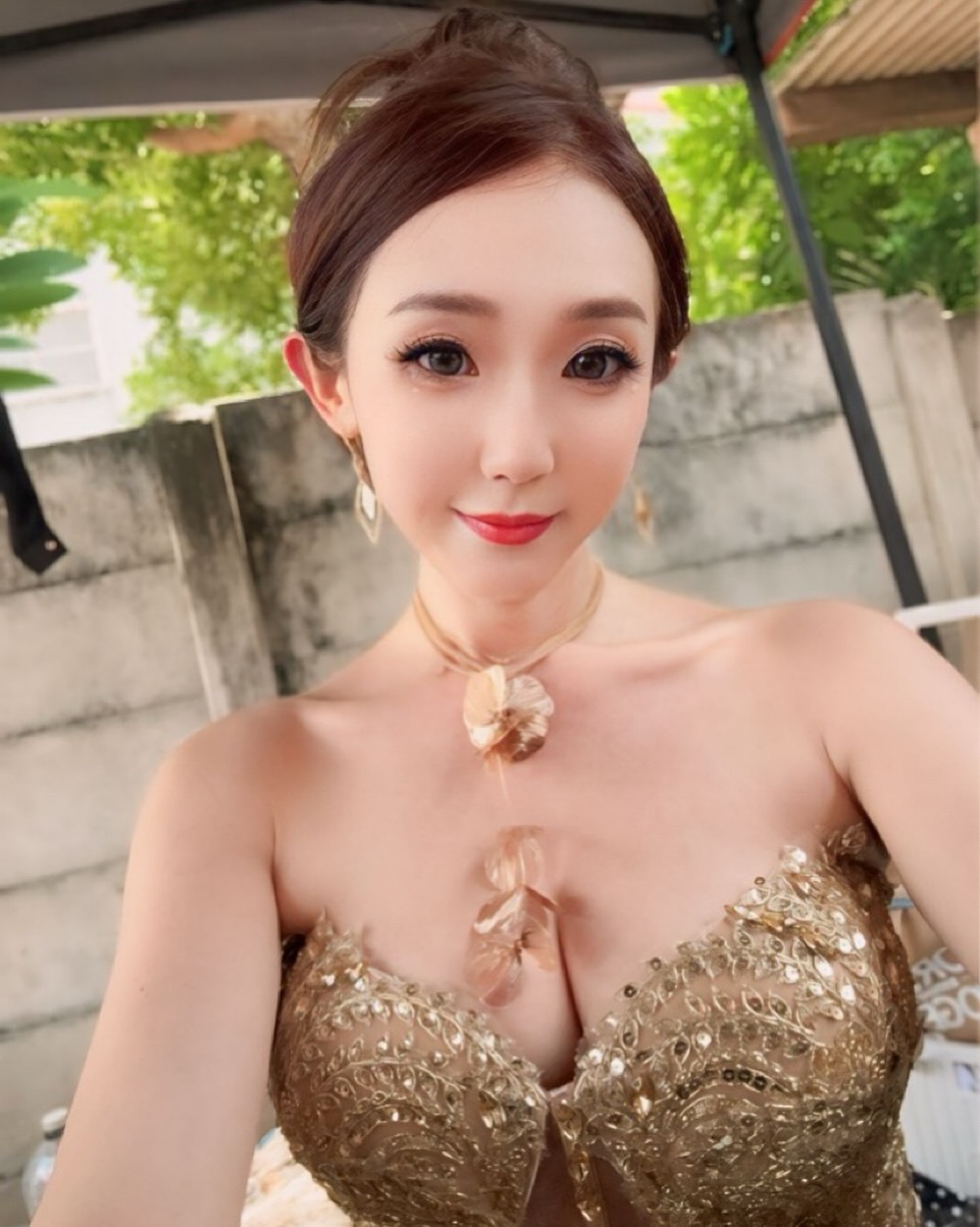 自拍真美「Where方小卉」身材迷人 散發滿滿氣質-第1章-图片9