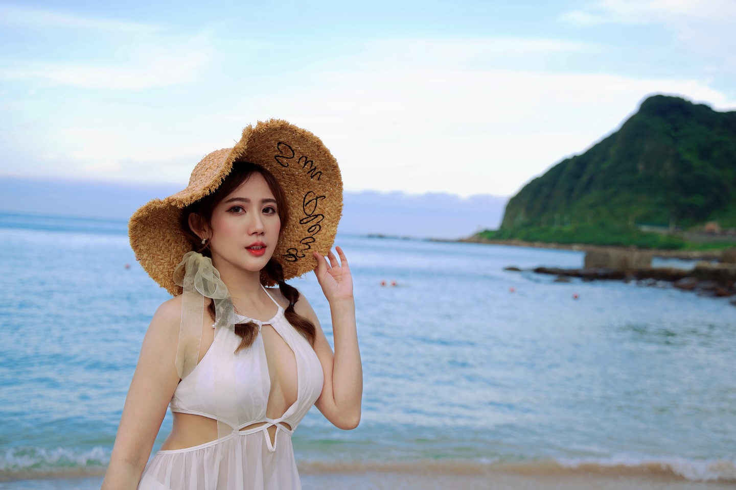 微露酥胸誘惑致命「凱莉絲」白嫩乳袋形狀全現-第1章-图片11