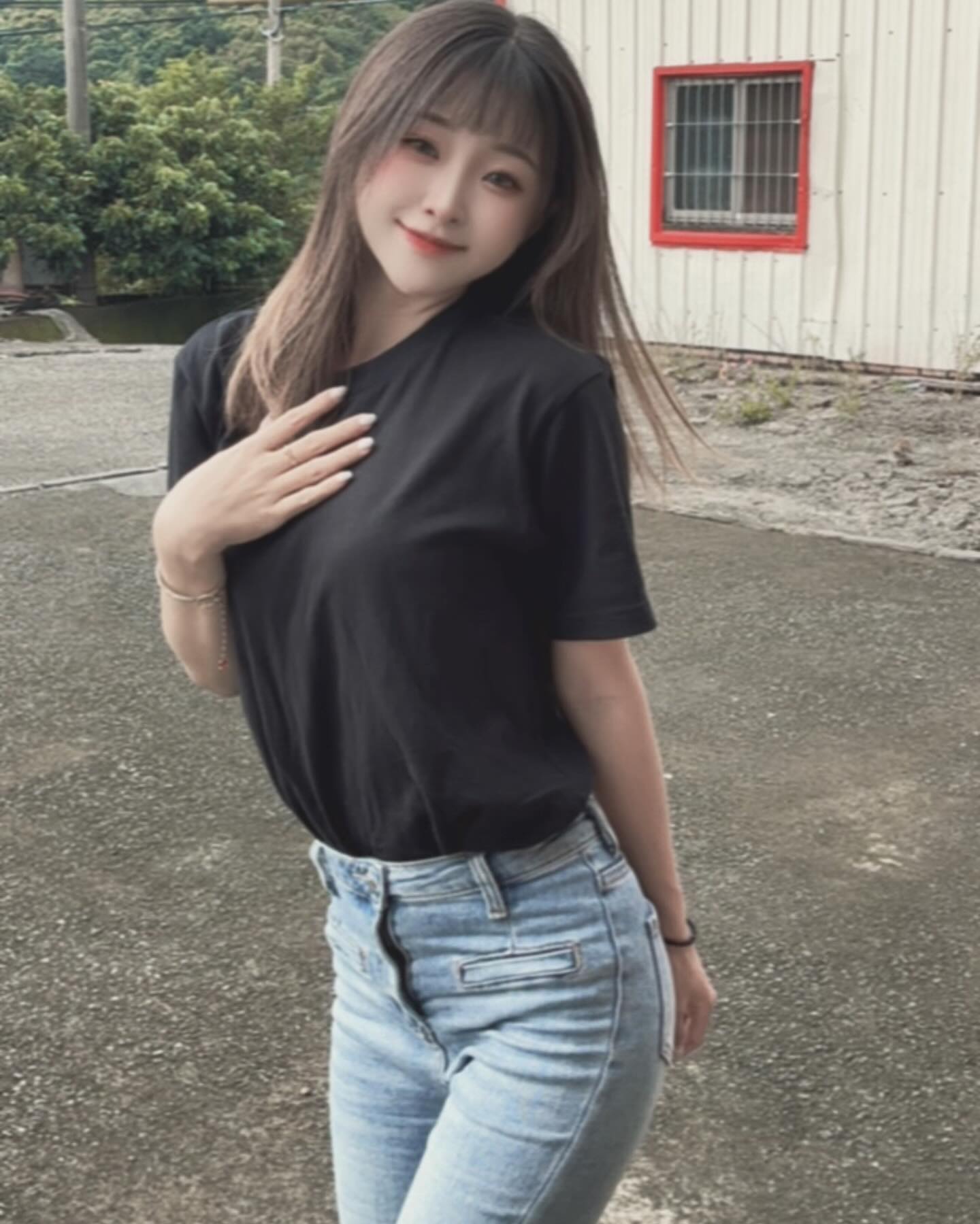 High-colour goddess