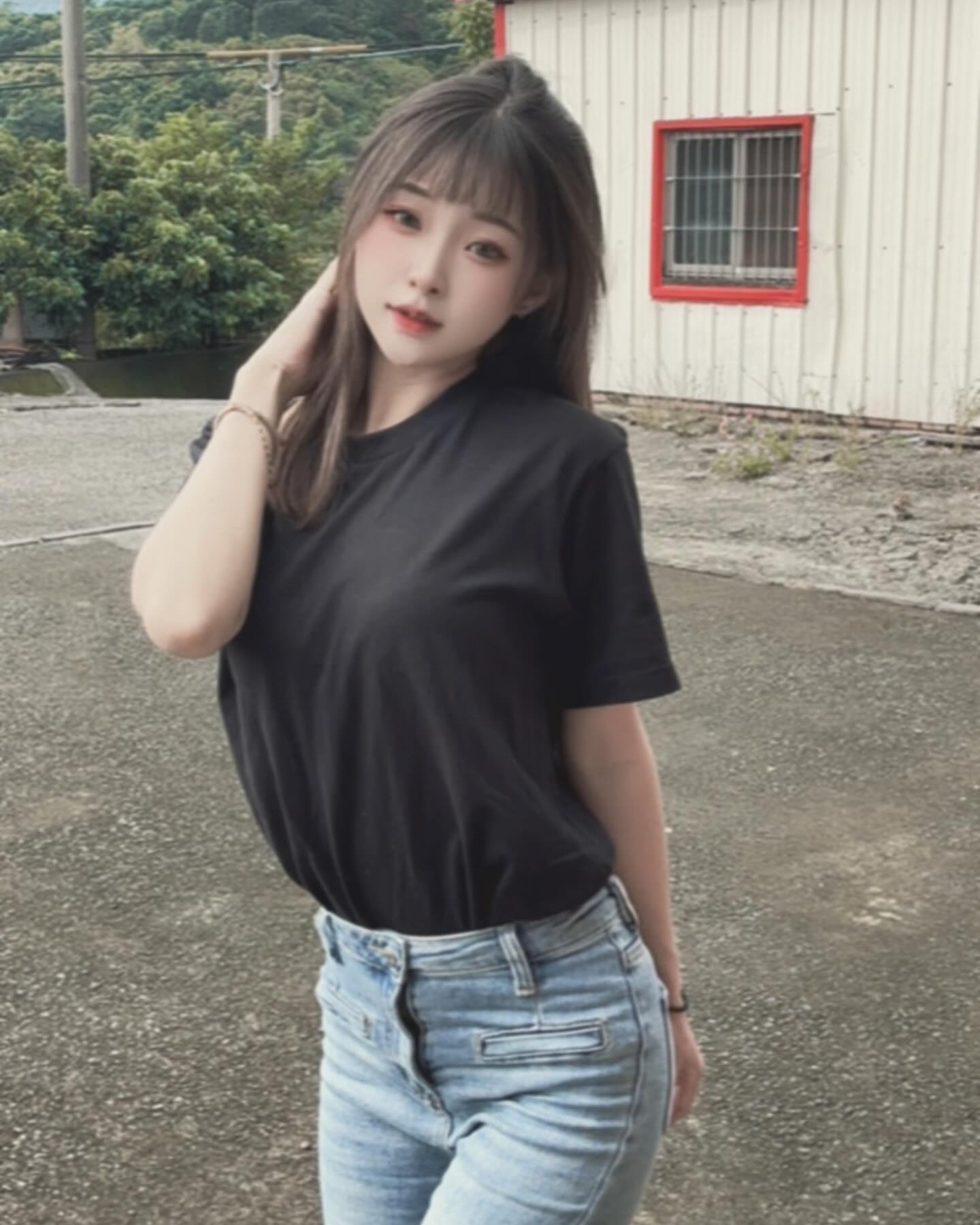 High-colour goddess